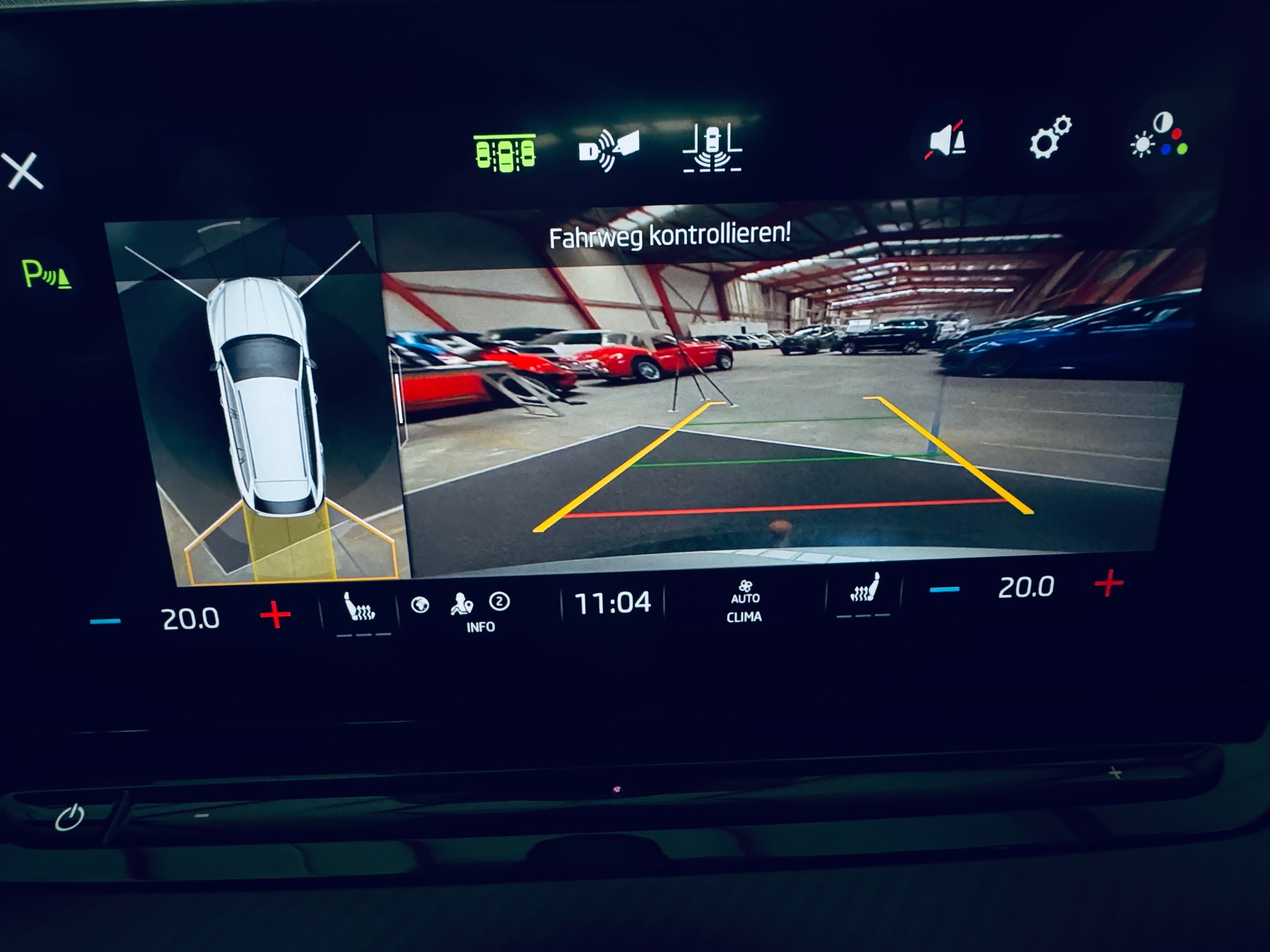 SKODA Octavia Combi 2.0 TSI DSG RS-image-23