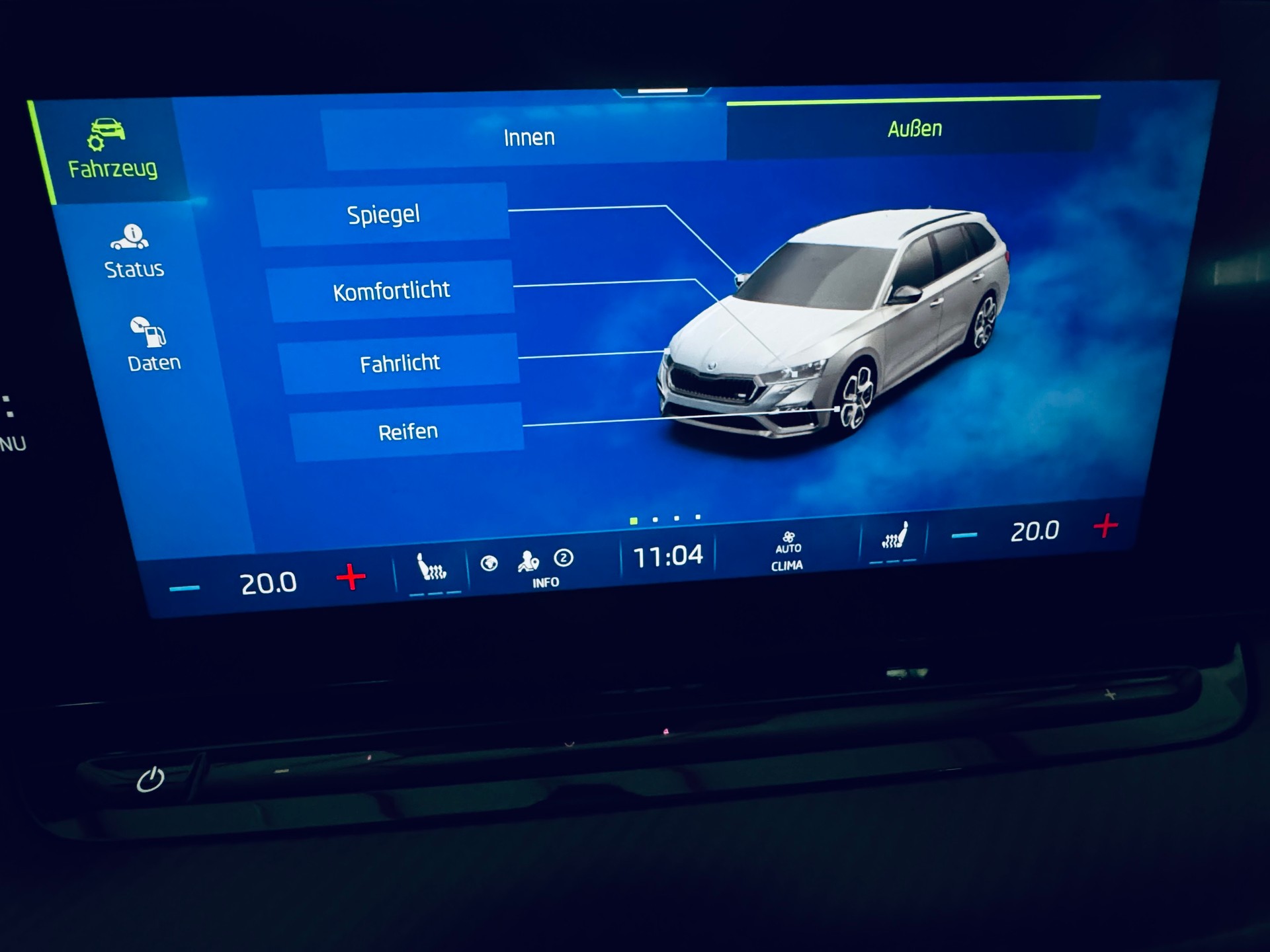 SKODA Octavia Combi 2.0 TSI DSG RS-image-25