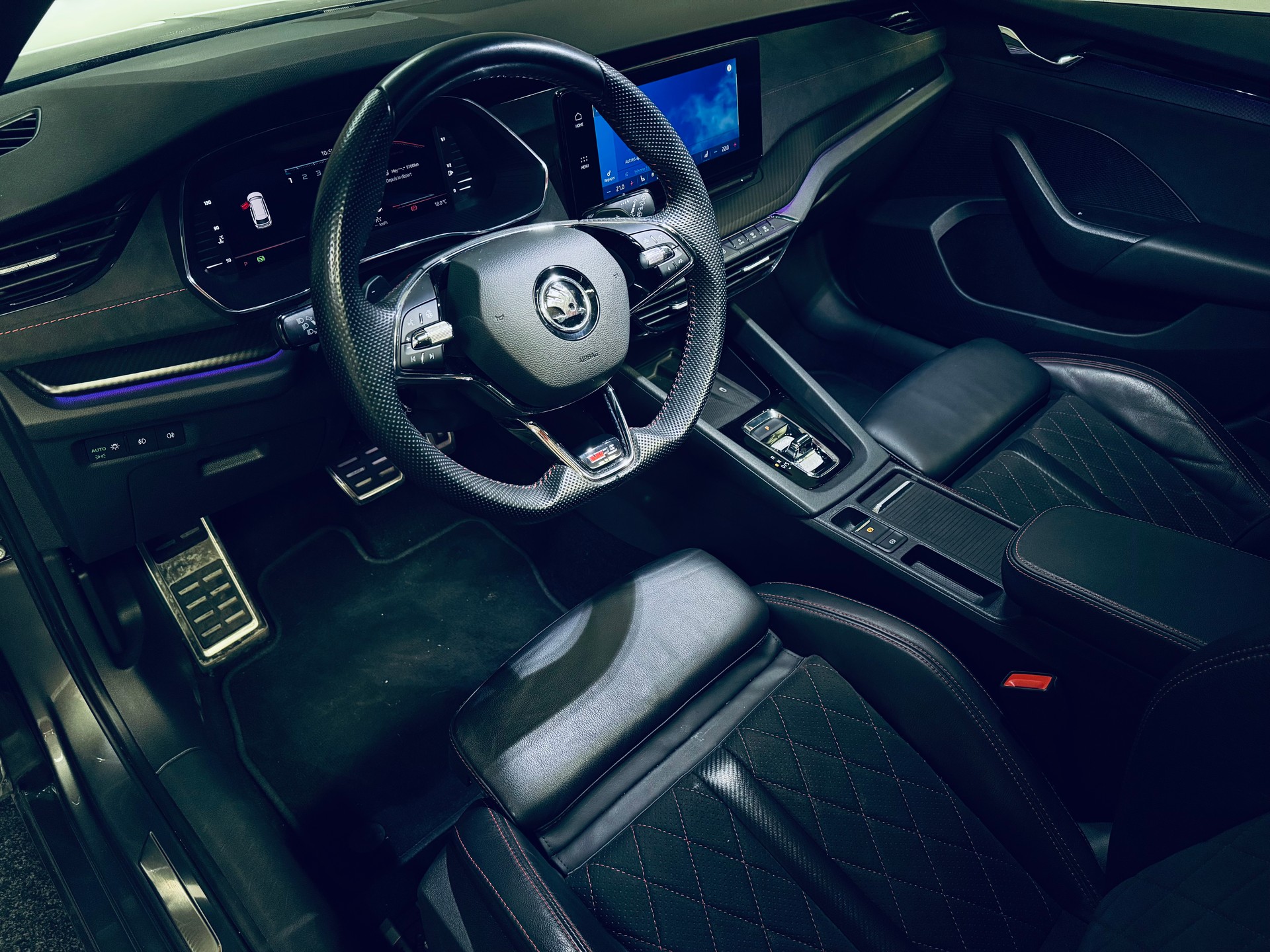 SKODA Octavia Combi 2.0 TSI DSG RS-image-16
