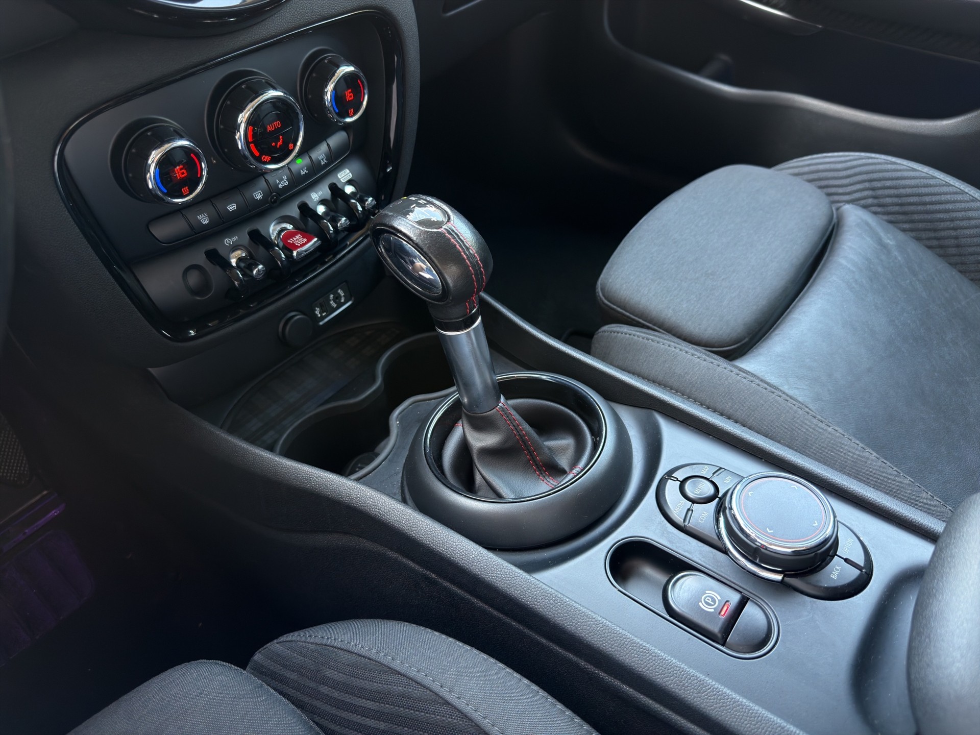 MINI Clubman Cooper SD ALL4 Steptronic-image-16