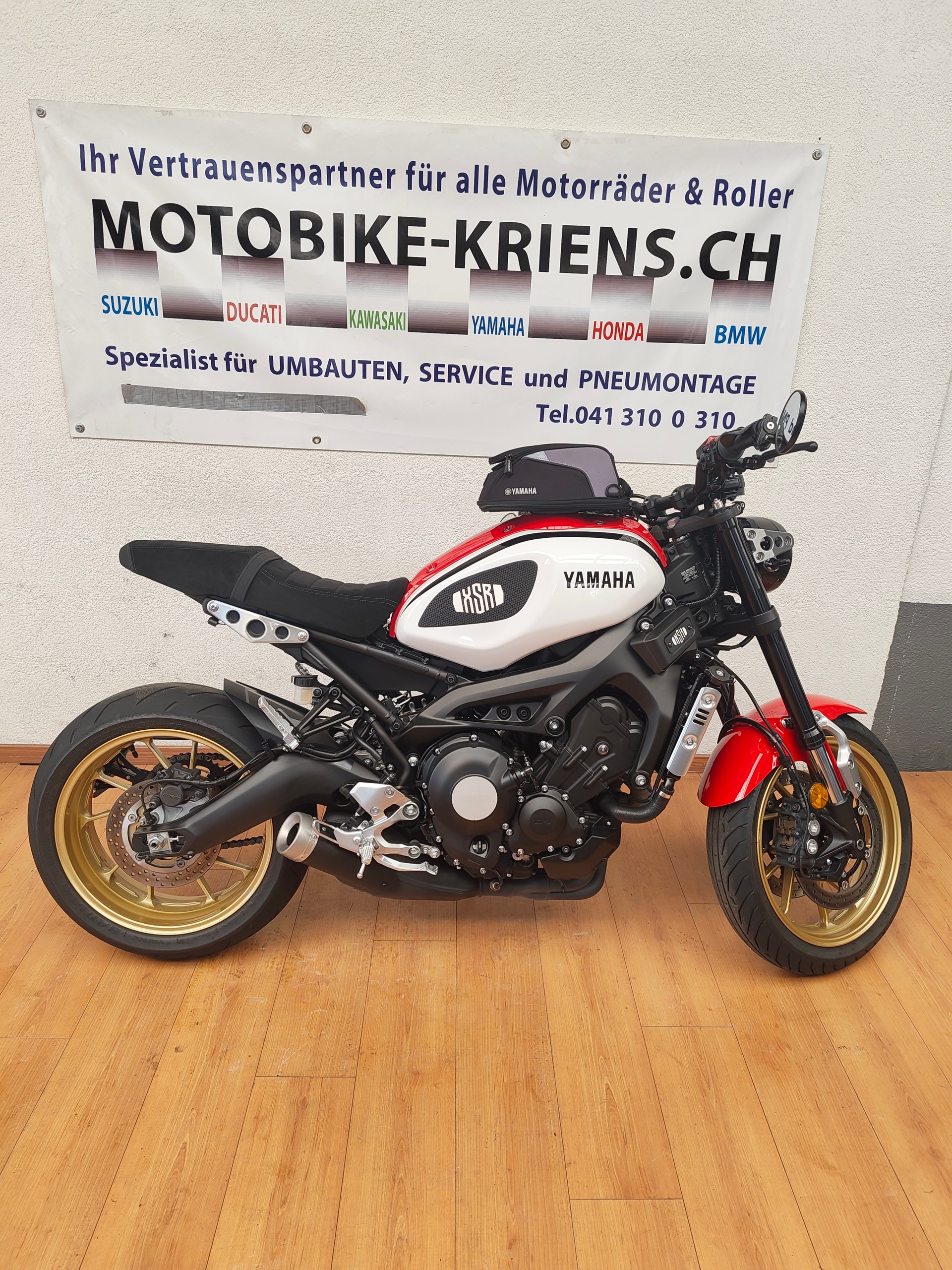 YAMAHA XSR 900