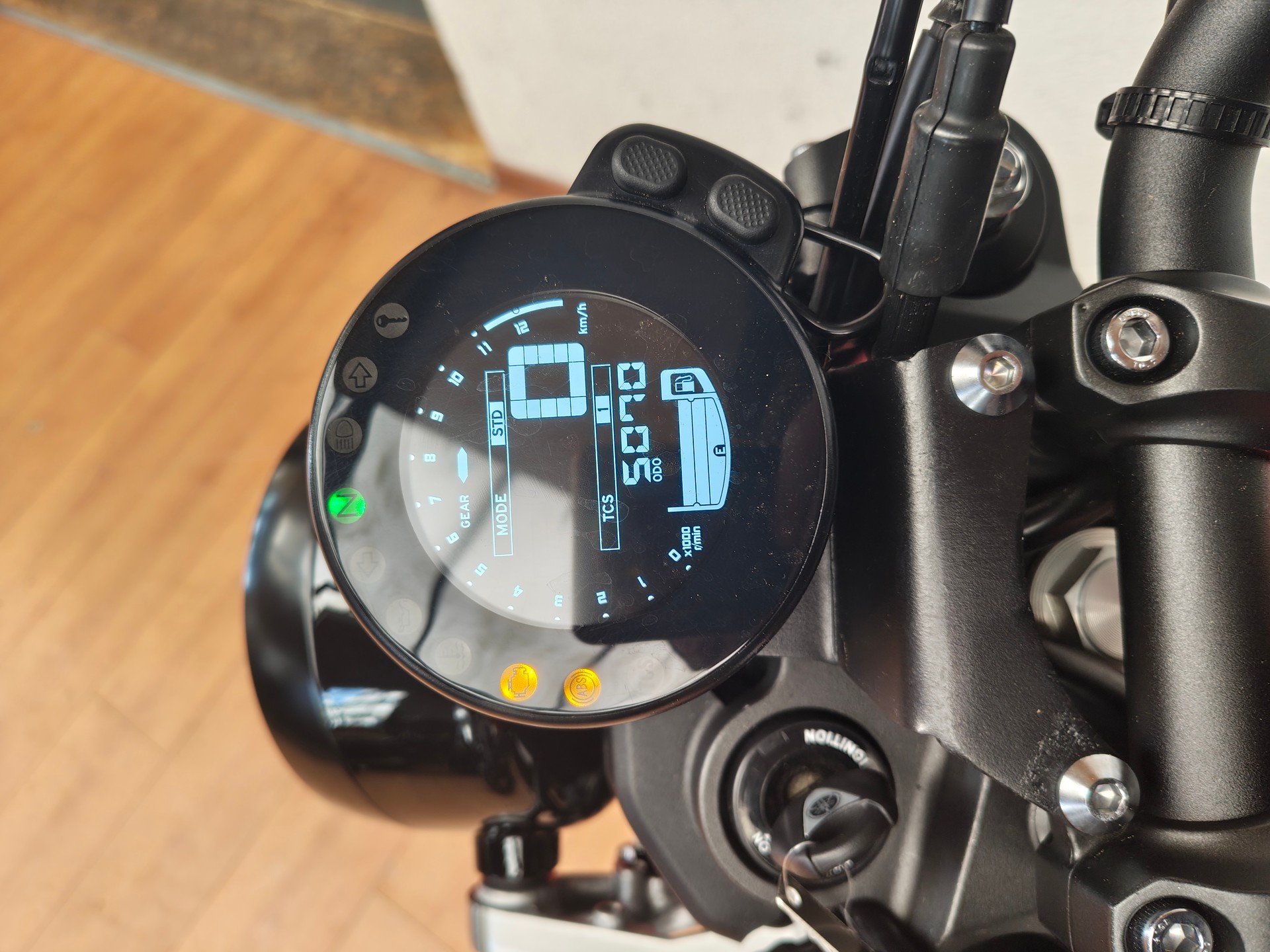 YAMAHA XSR 900-image-2