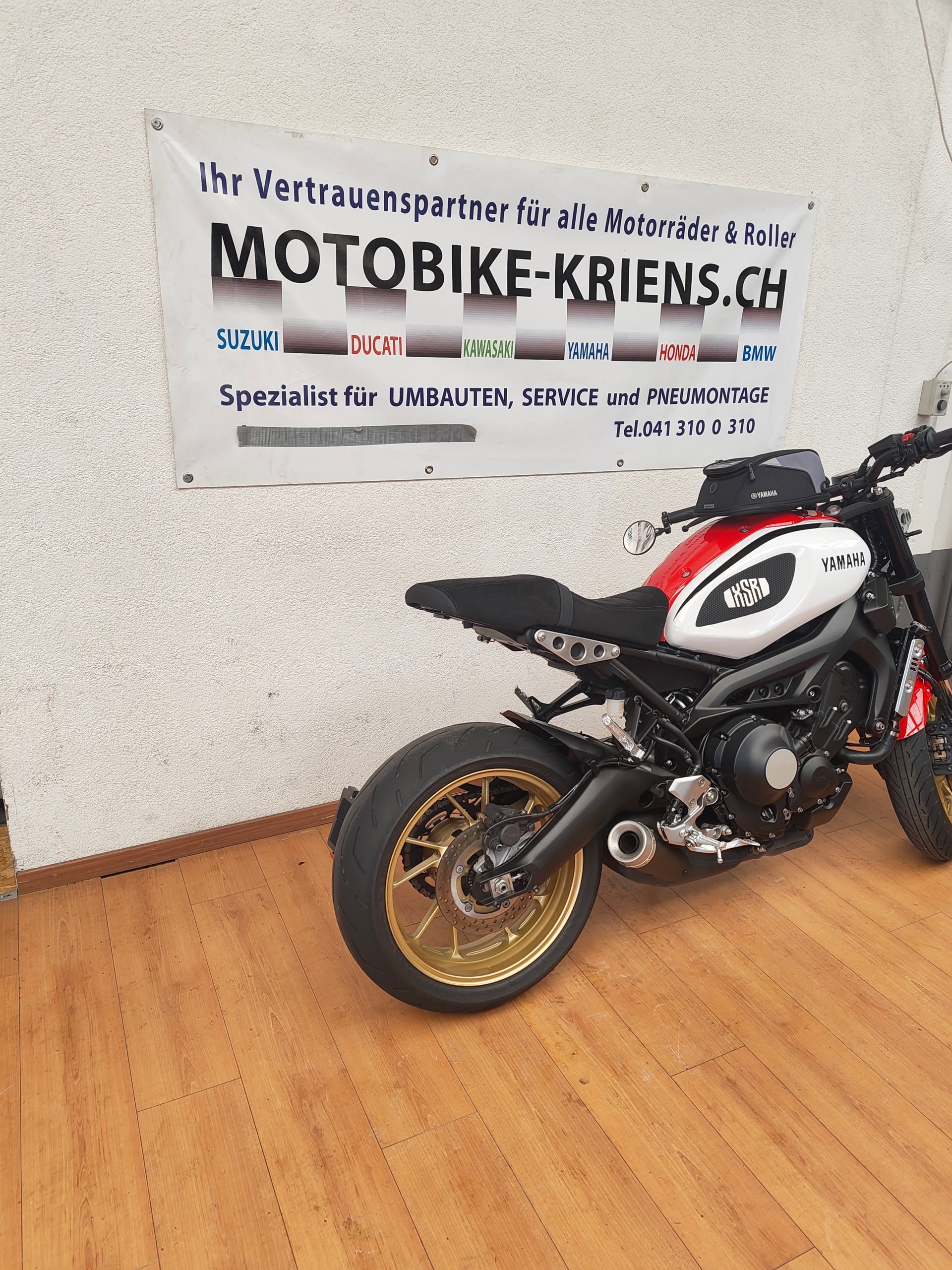 YAMAHA XSR 900-image-1