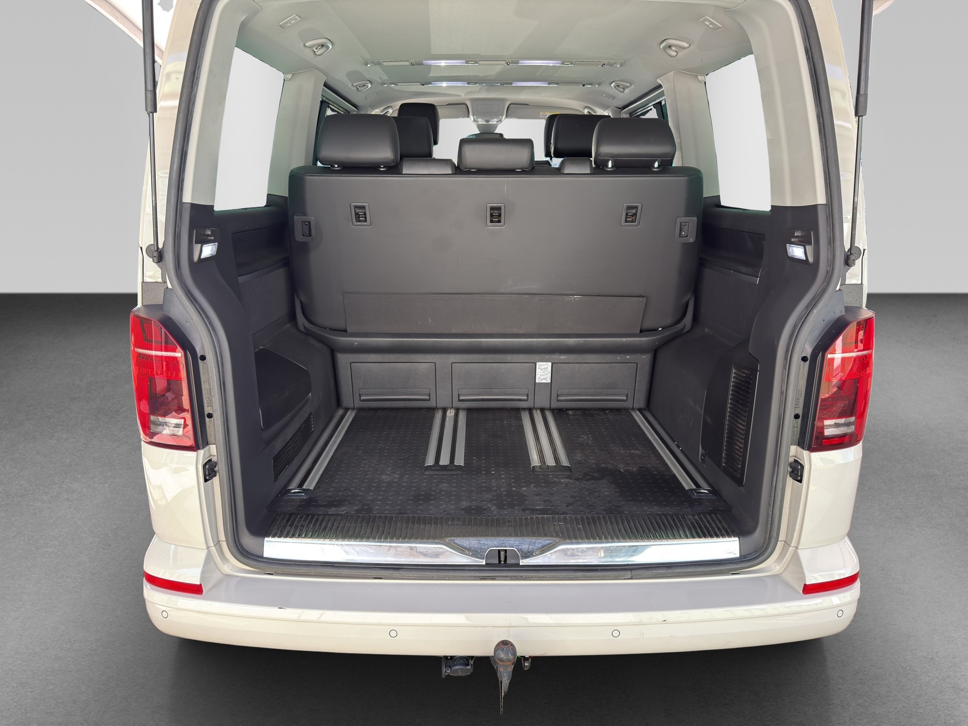 VW T6.1 Multivan 2.0 TDI Highline DSG-image-18