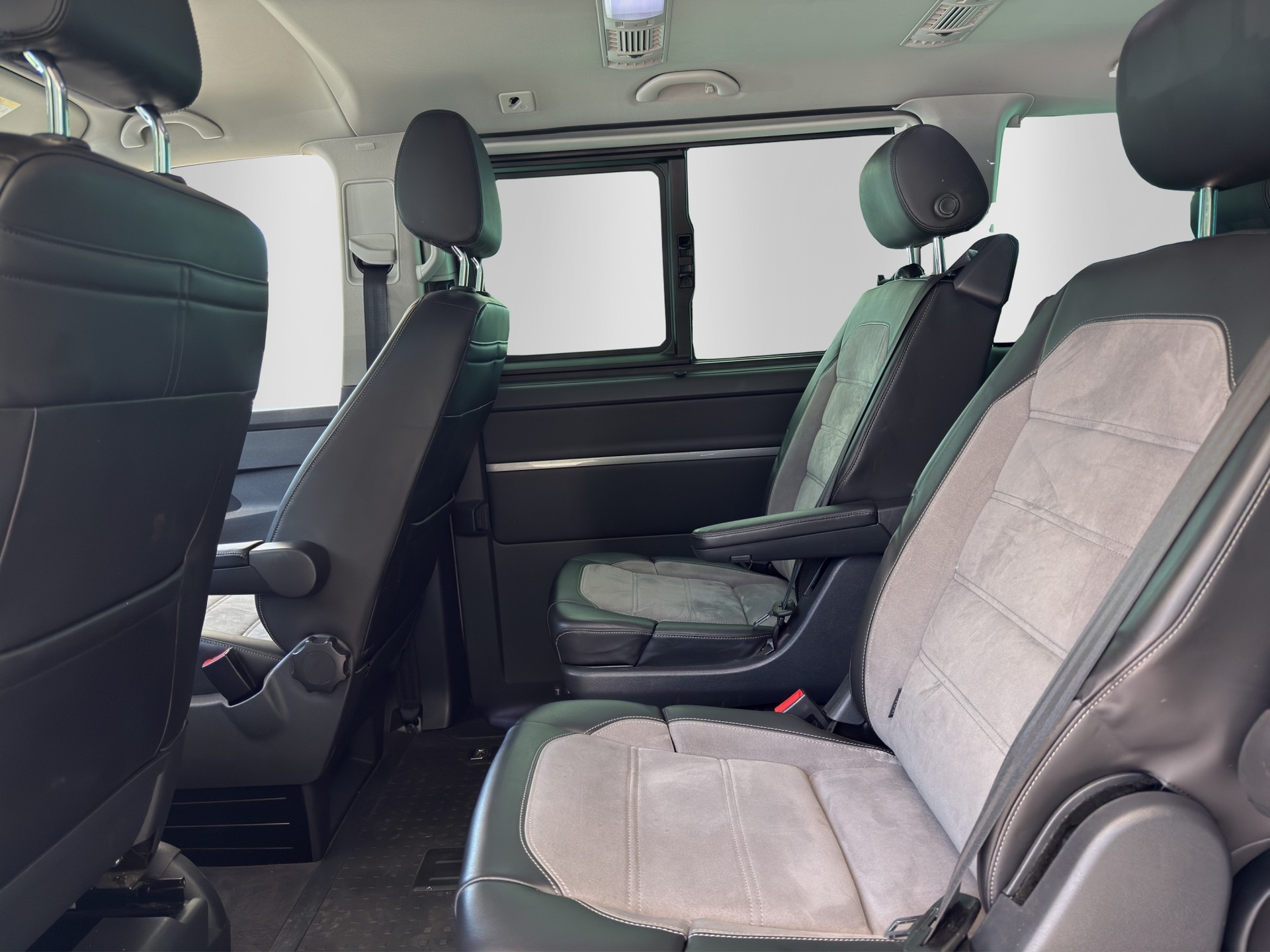 VW T6.1 Multivan 2.0 TDI Highline DSG-image-14