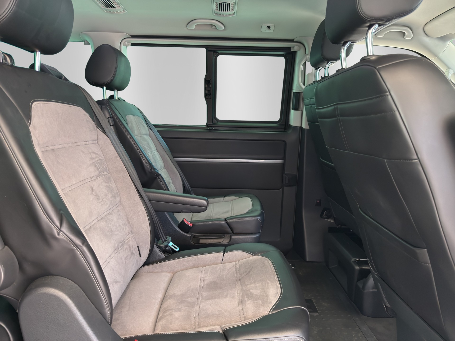 VW T6.1 Multivan 2.0 TDI Highline DSG-image-15