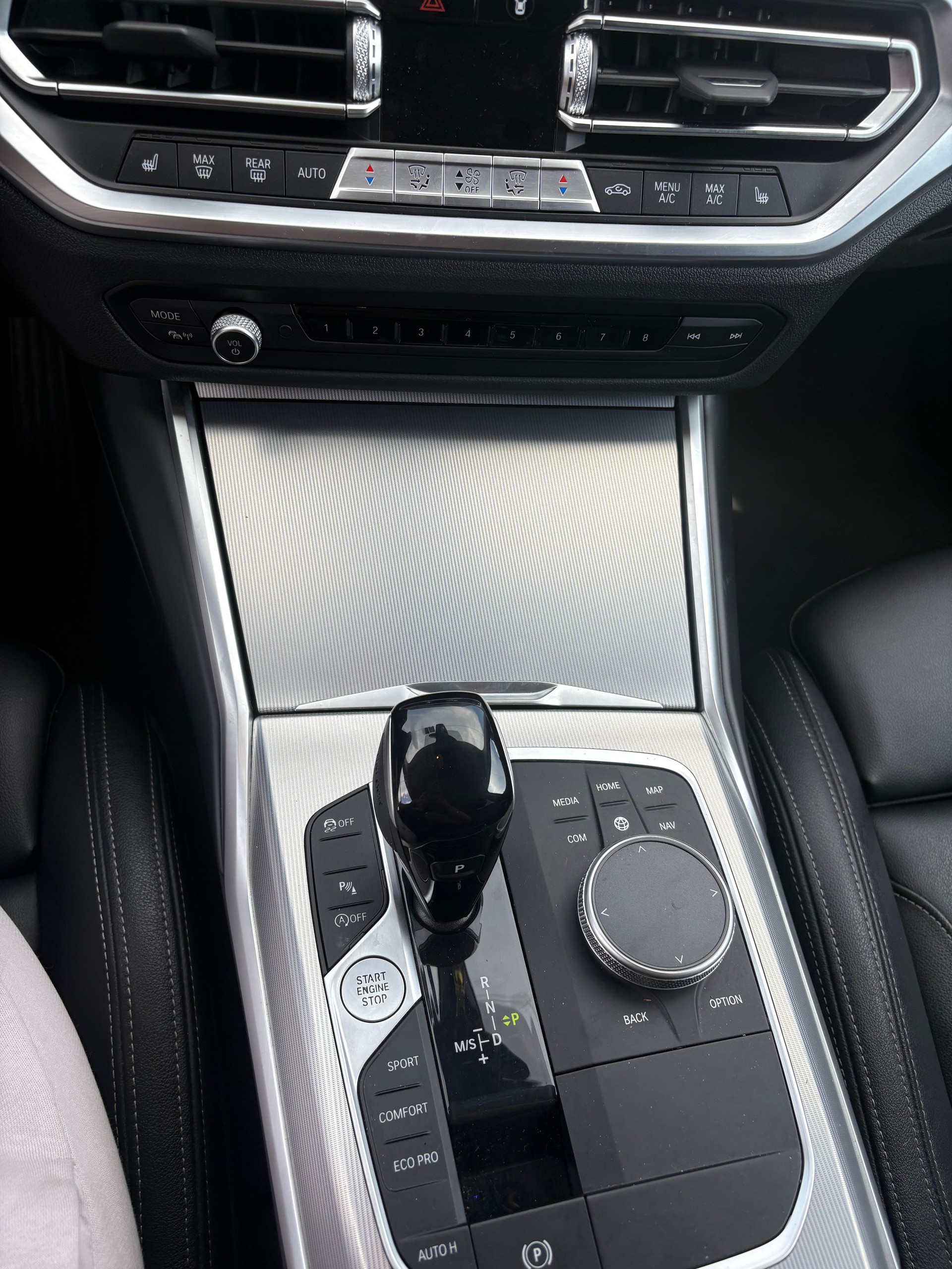 BMW 330i xDrive-image-5