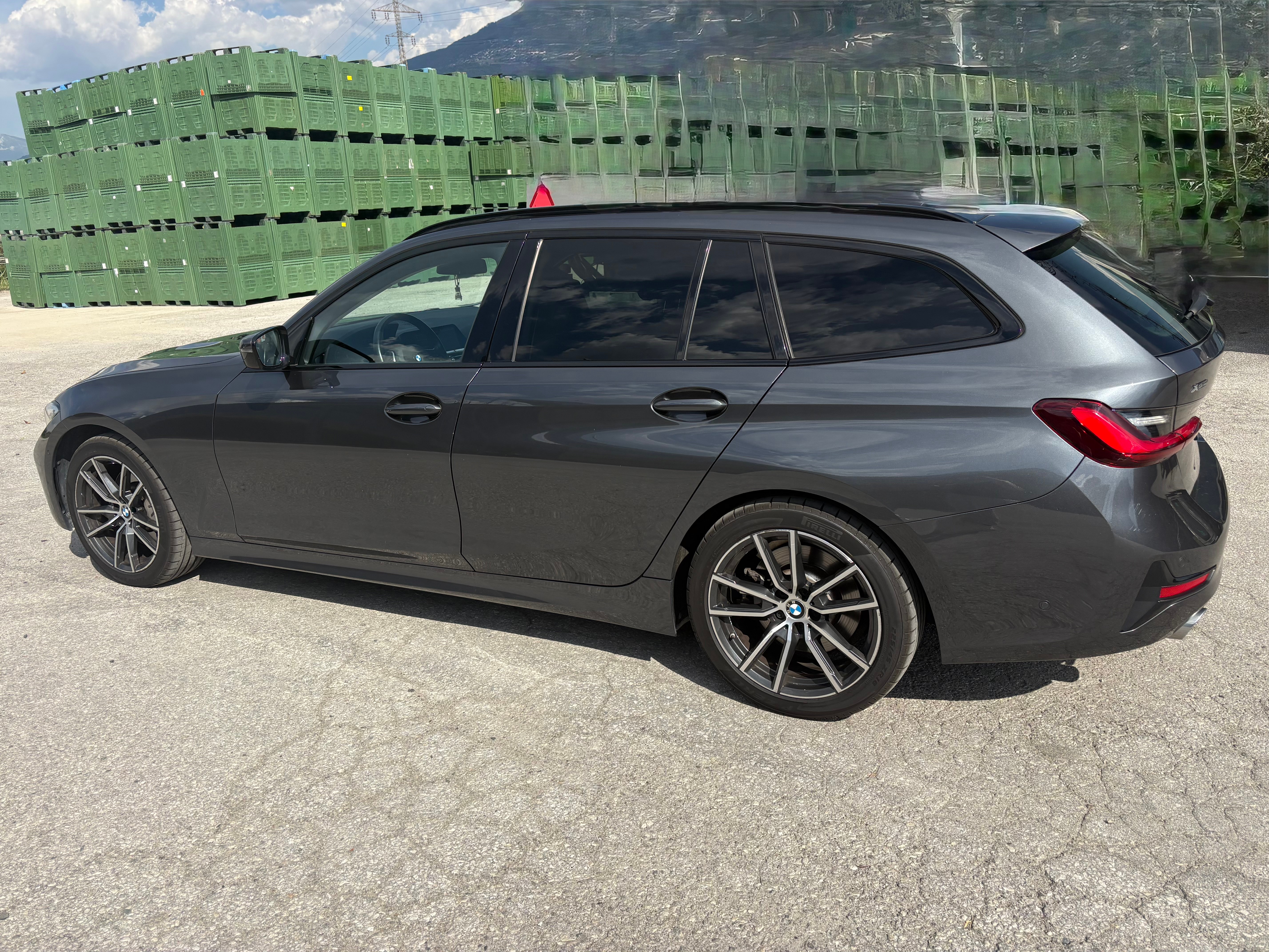BMW 330i xDrive — slika 1