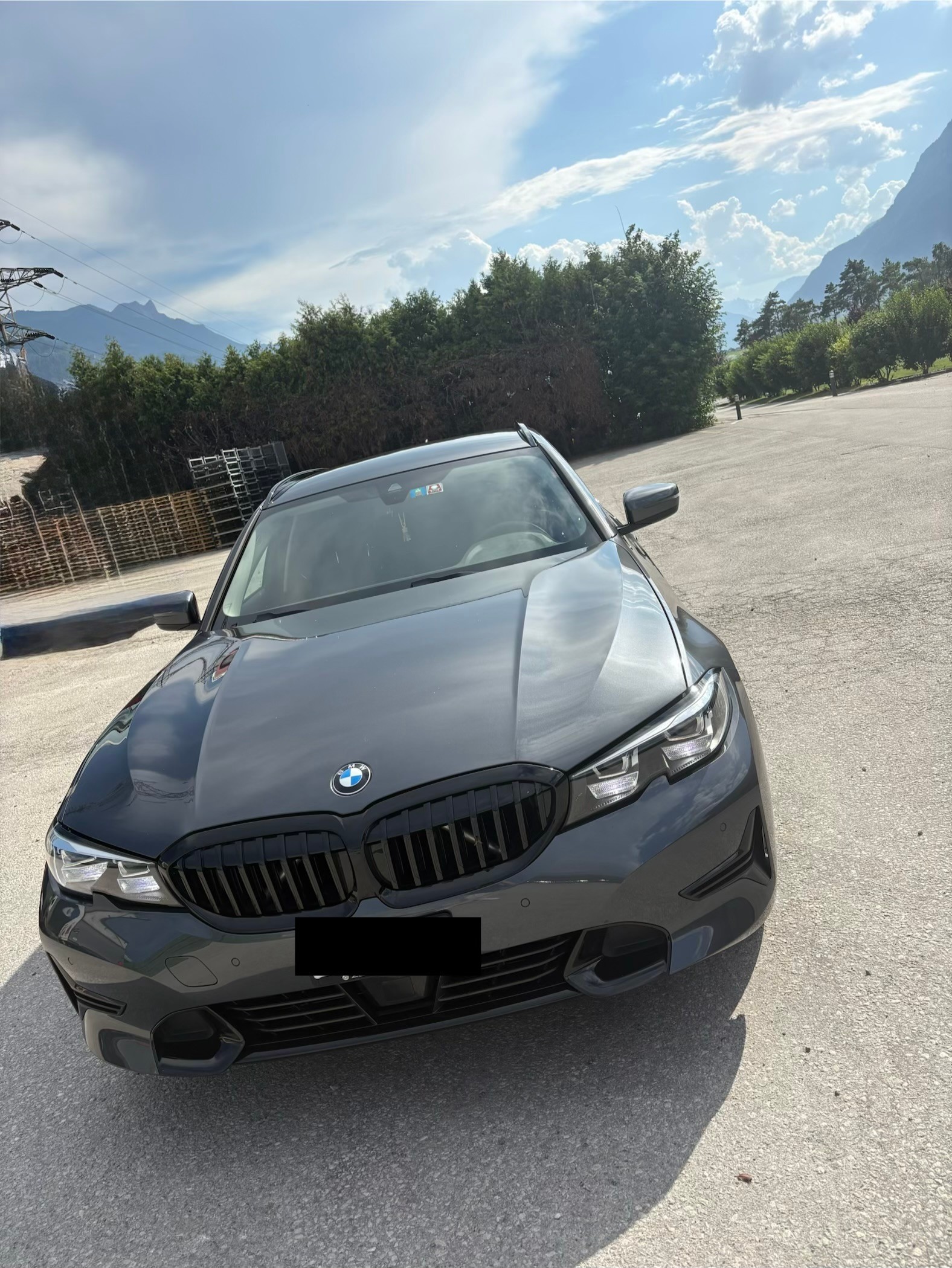 BMW 330i xDrive-image-1