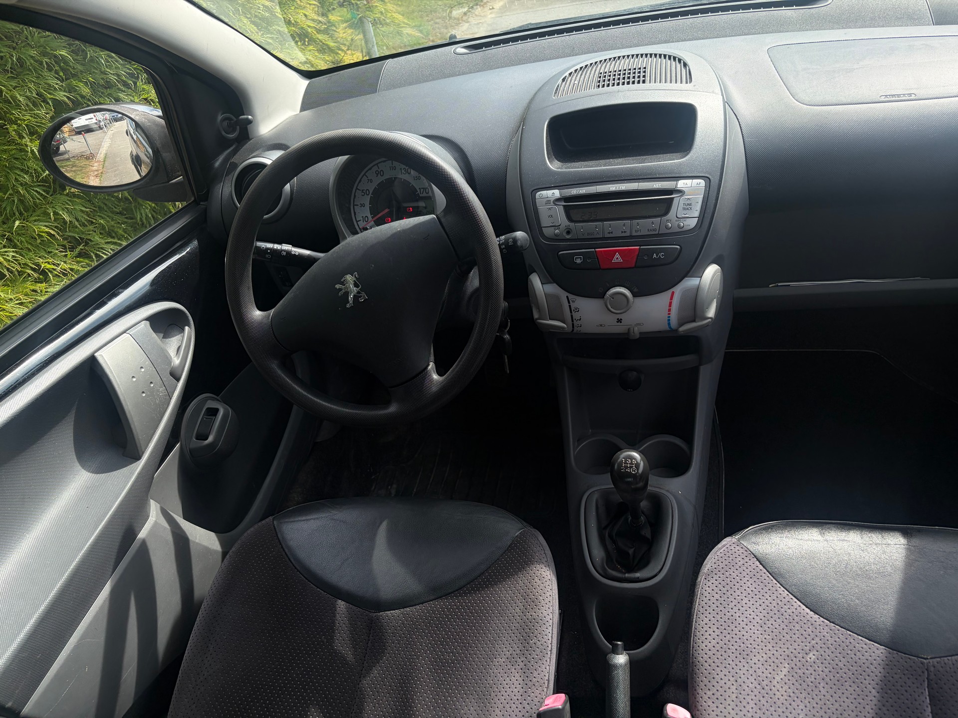 PEUGEOT 107 1.0 Urban-image-5