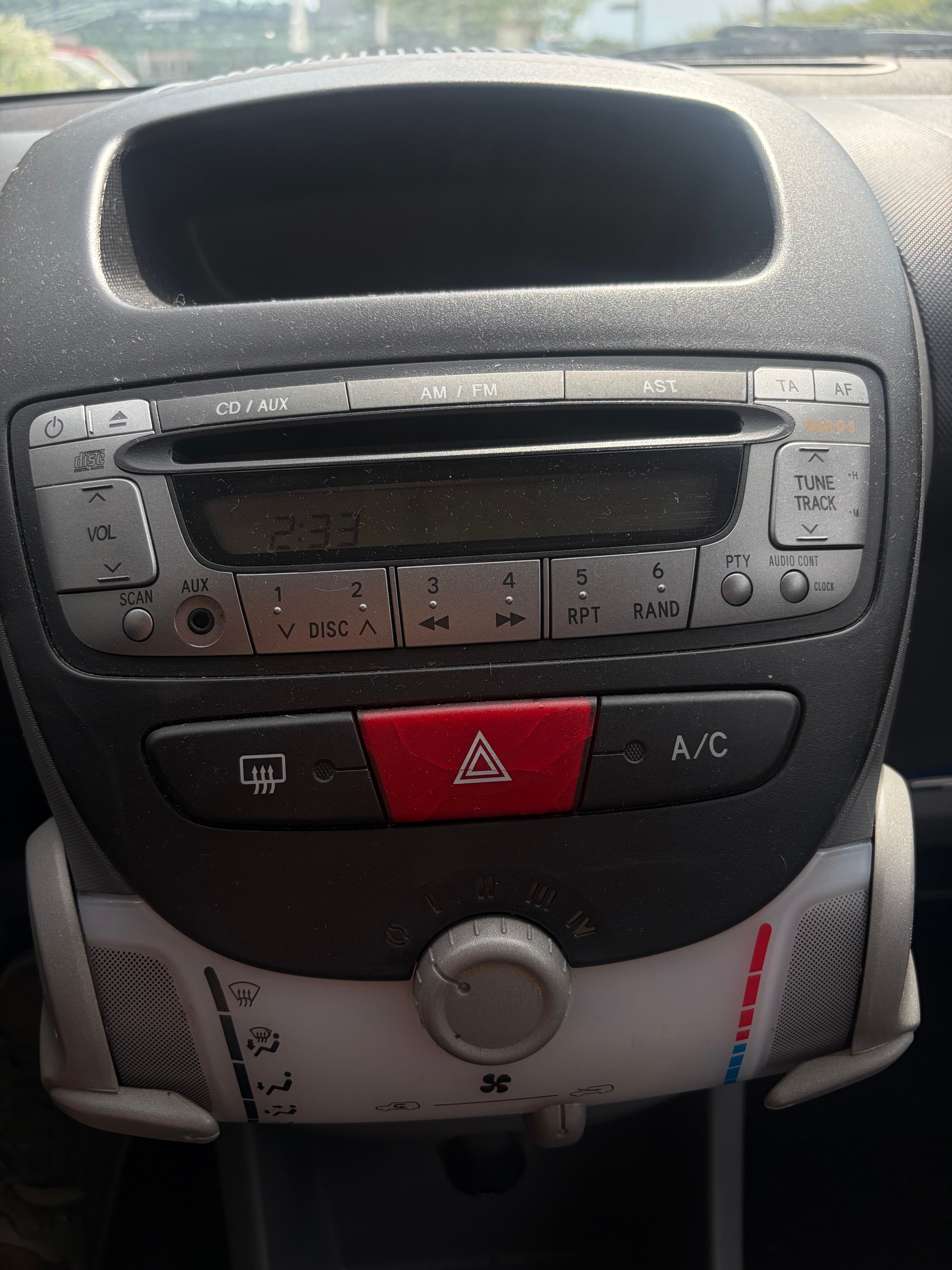 PEUGEOT 107 1.0 Urban-image-4