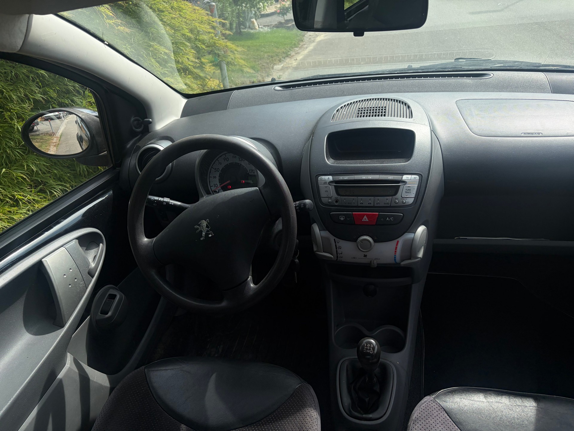 PEUGEOT 107 1.0 Urban-image-3