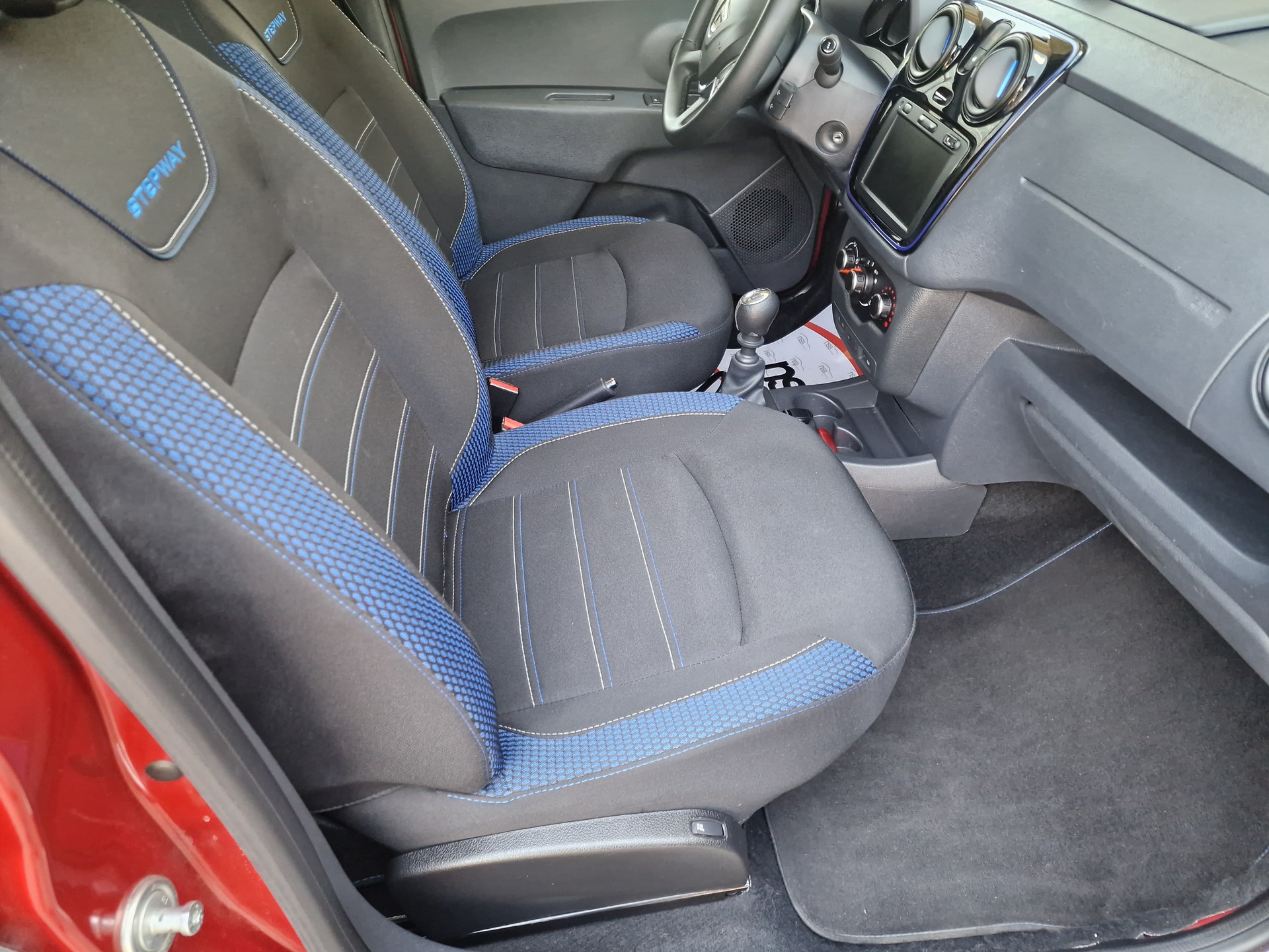 DACIA Lodgy TCE 130 Stepway 7PL-image-6