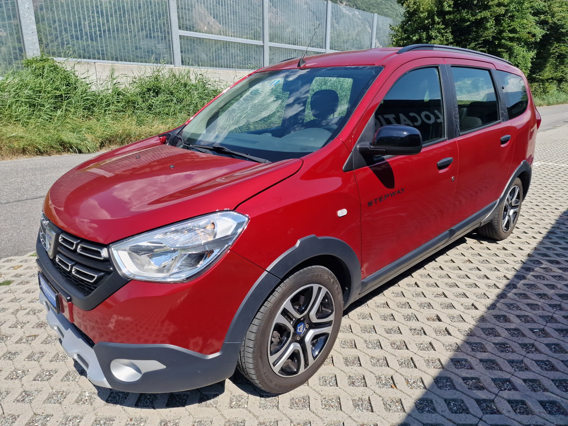 DACIA Lodgy TCE 130 Stepway 7PL-image-1