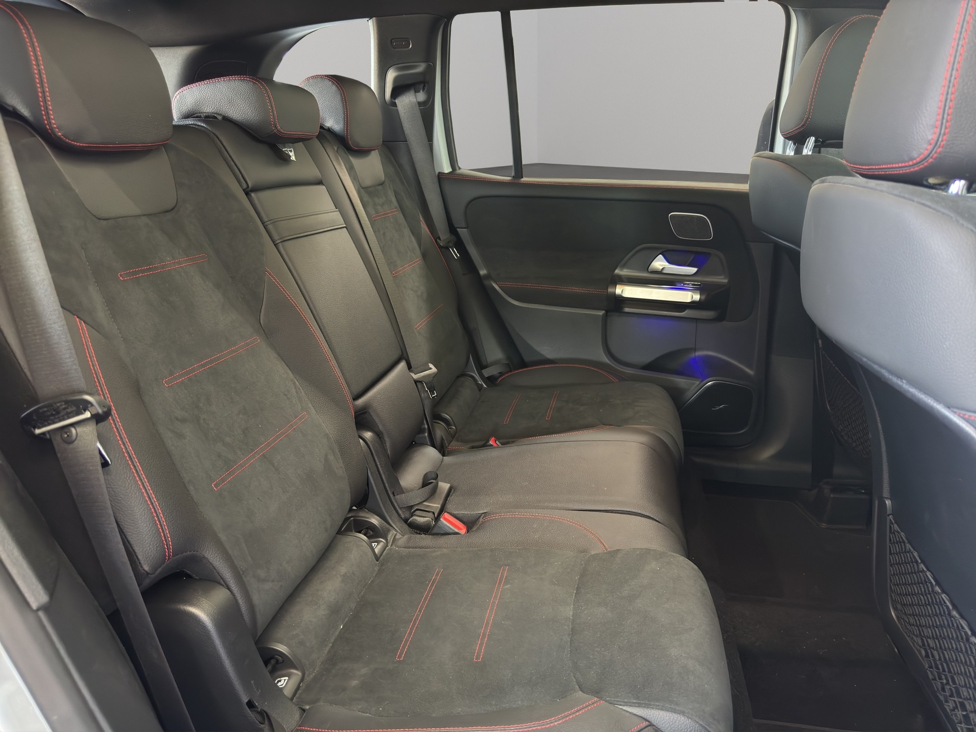 MERCEDES-BENZ GLB 250 4Matic AMG Line 8G-Tronic-image-9