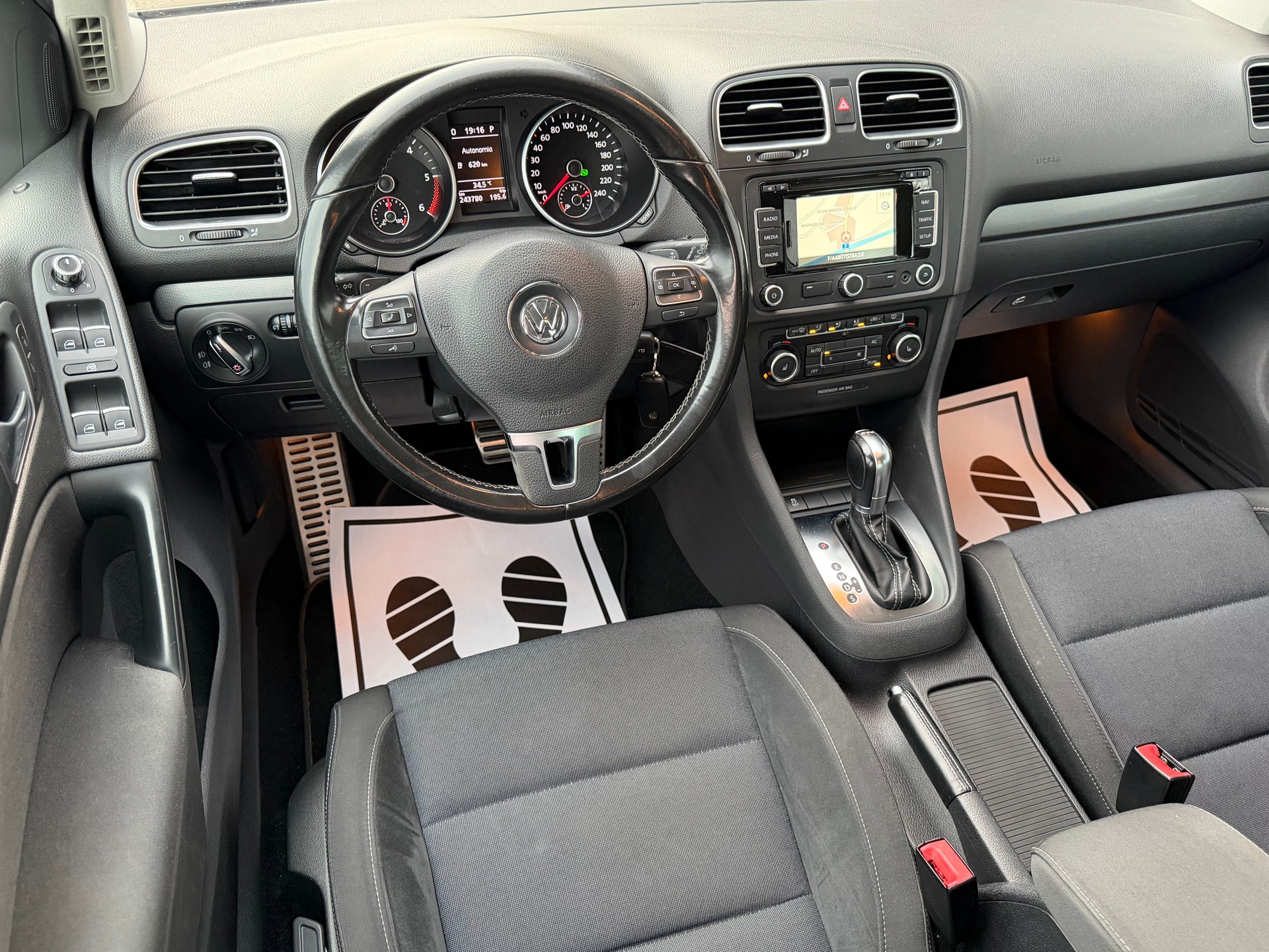 VW GOLF-image-11
