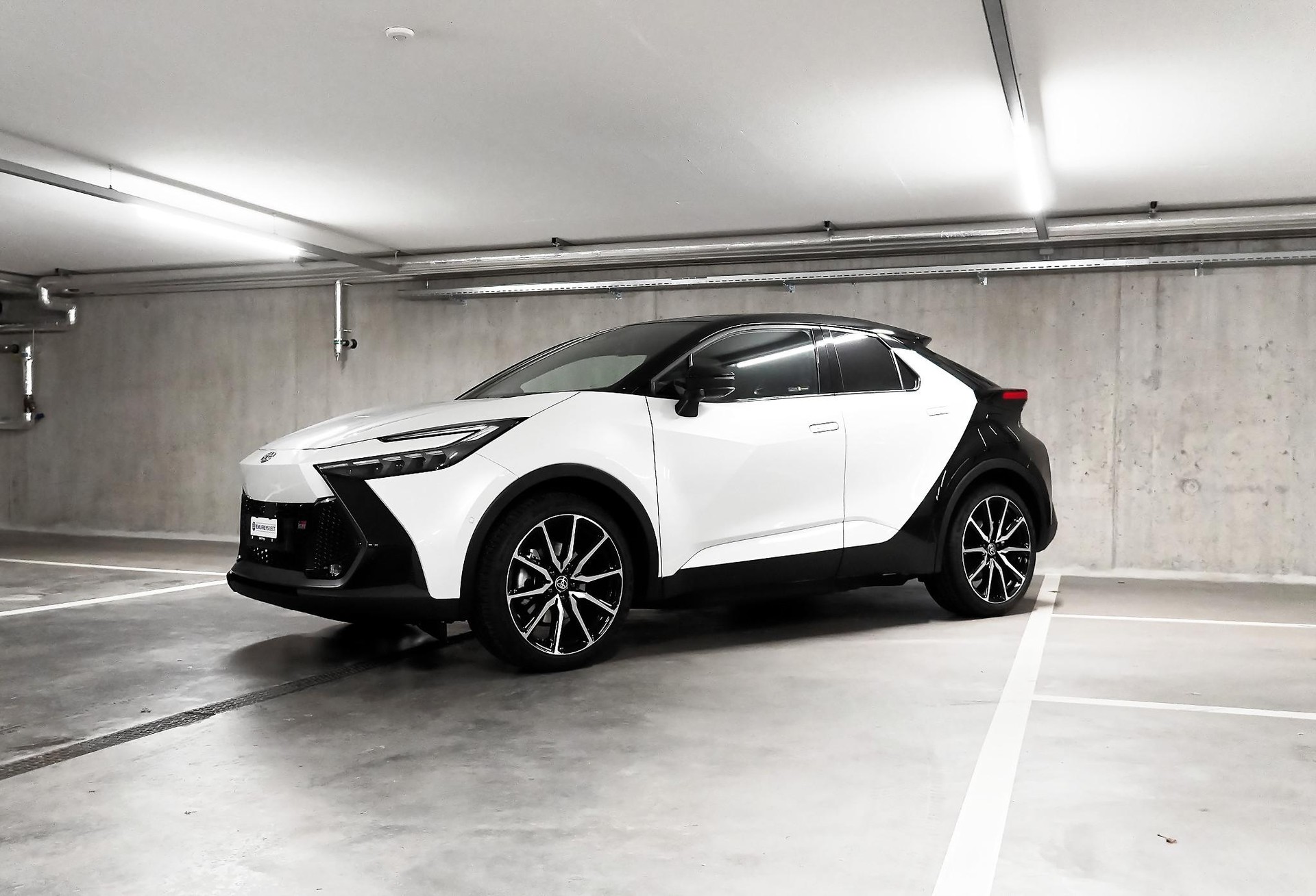 TOYOTA C-HR 2.0 PHEV GR Sport Premiere-image-18