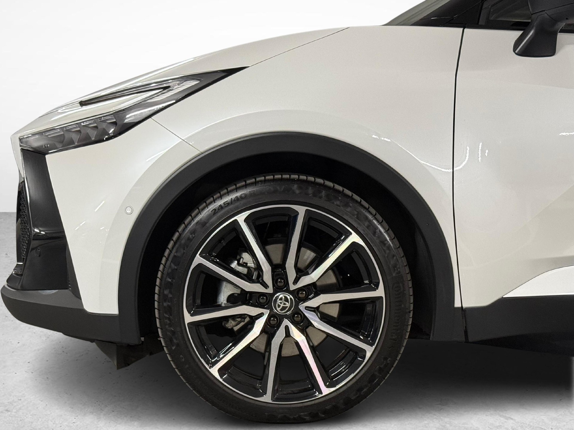 TOYOTA C-HR 2.0 PHEV GR Sport Premiere-image-16