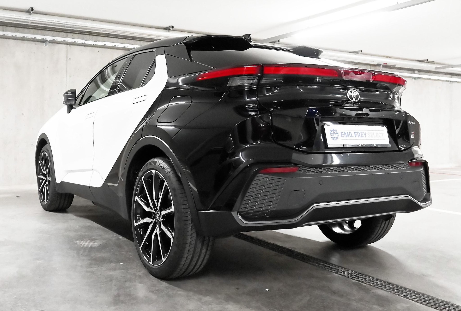 TOYOTA C-HR 2.0 PHEV GR Sport Premiere-image-28