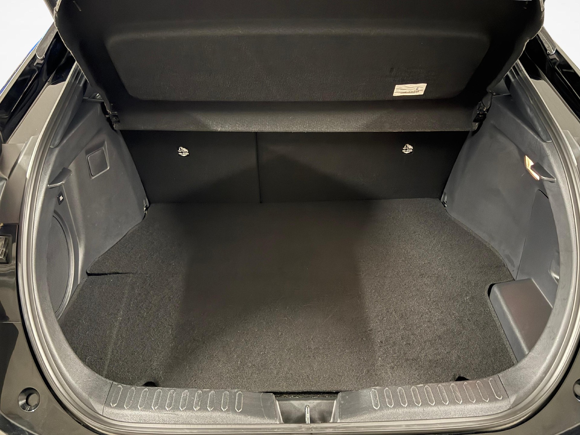 TOYOTA C-HR 2.0 PHEV GR Sport Premiere-image-11