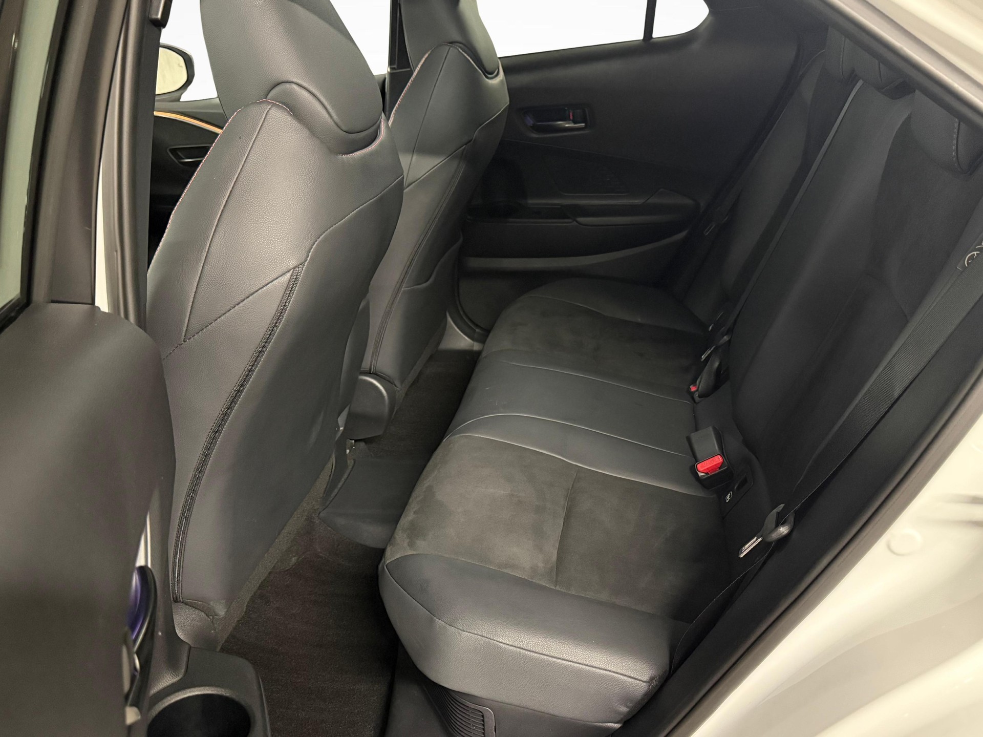 TOYOTA C-HR 2.0 PHEV GR Sport Premiere-image-10