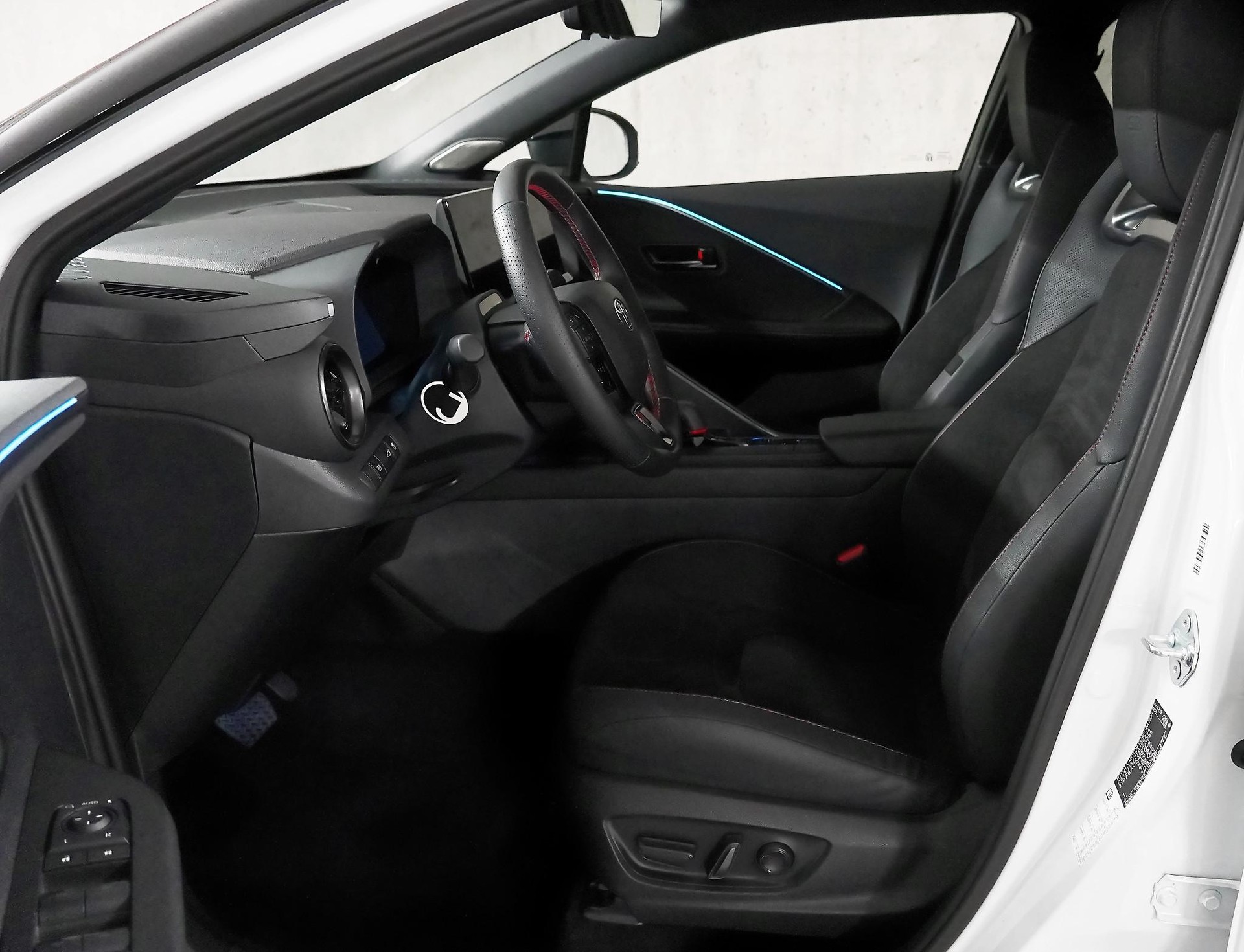 TOYOTA C-HR 2.0 PHEV GR Sport Premiere-image-19