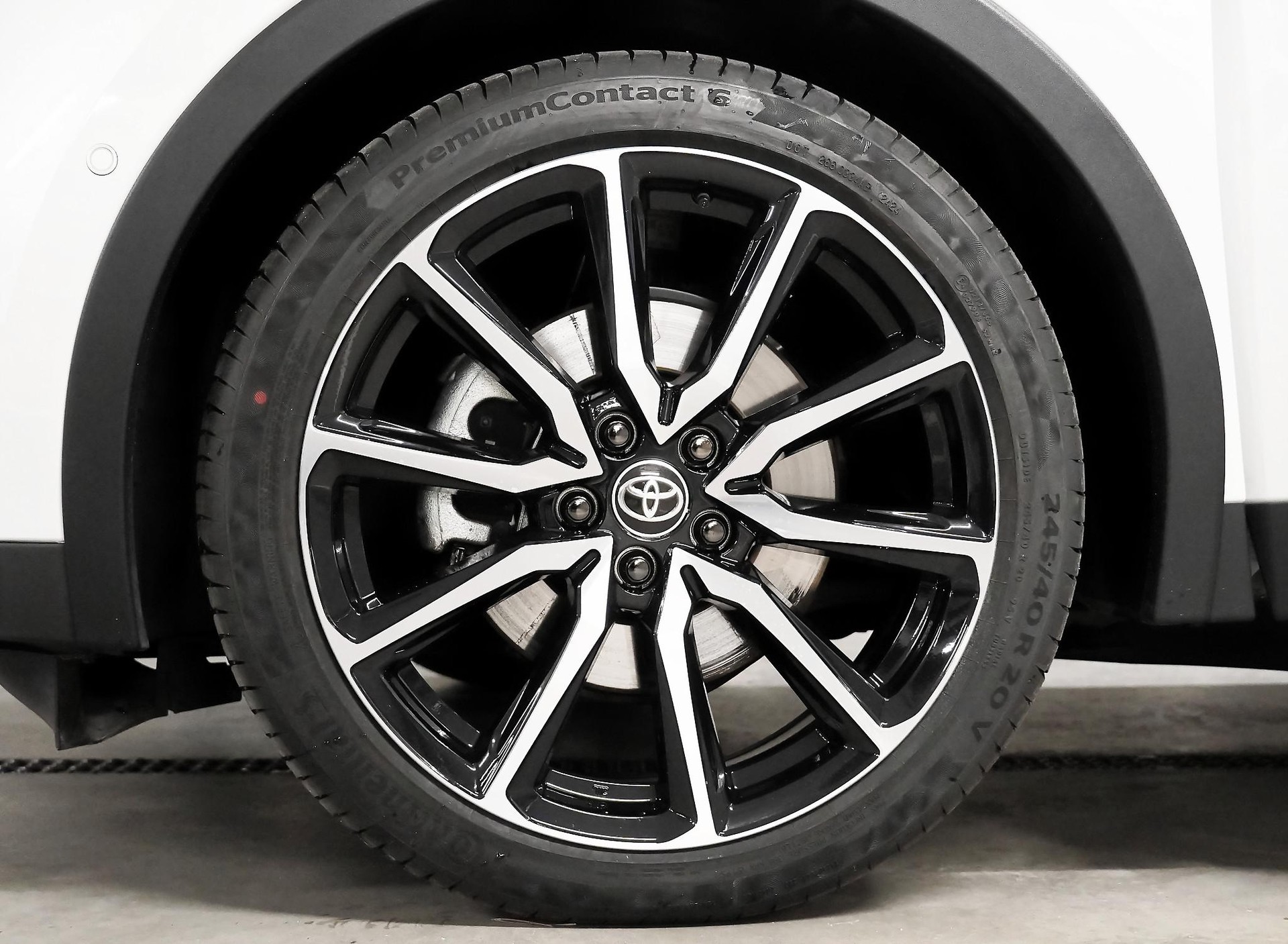 TOYOTA C-HR 2.0 PHEV GR Sport Premiere-image-30