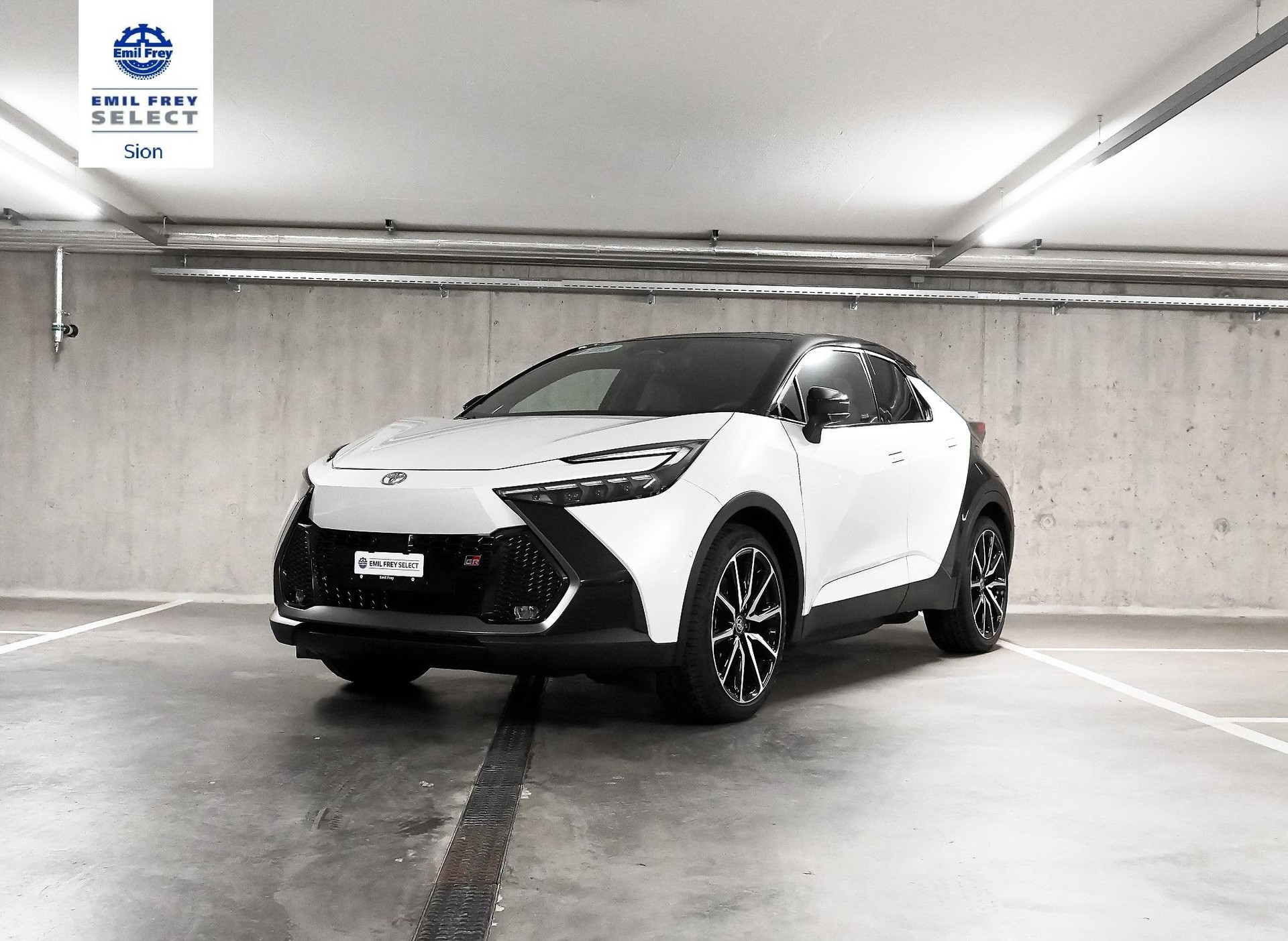 TOYOTA C-HR 2.0 PHEV GR Sport Premiere-image-17