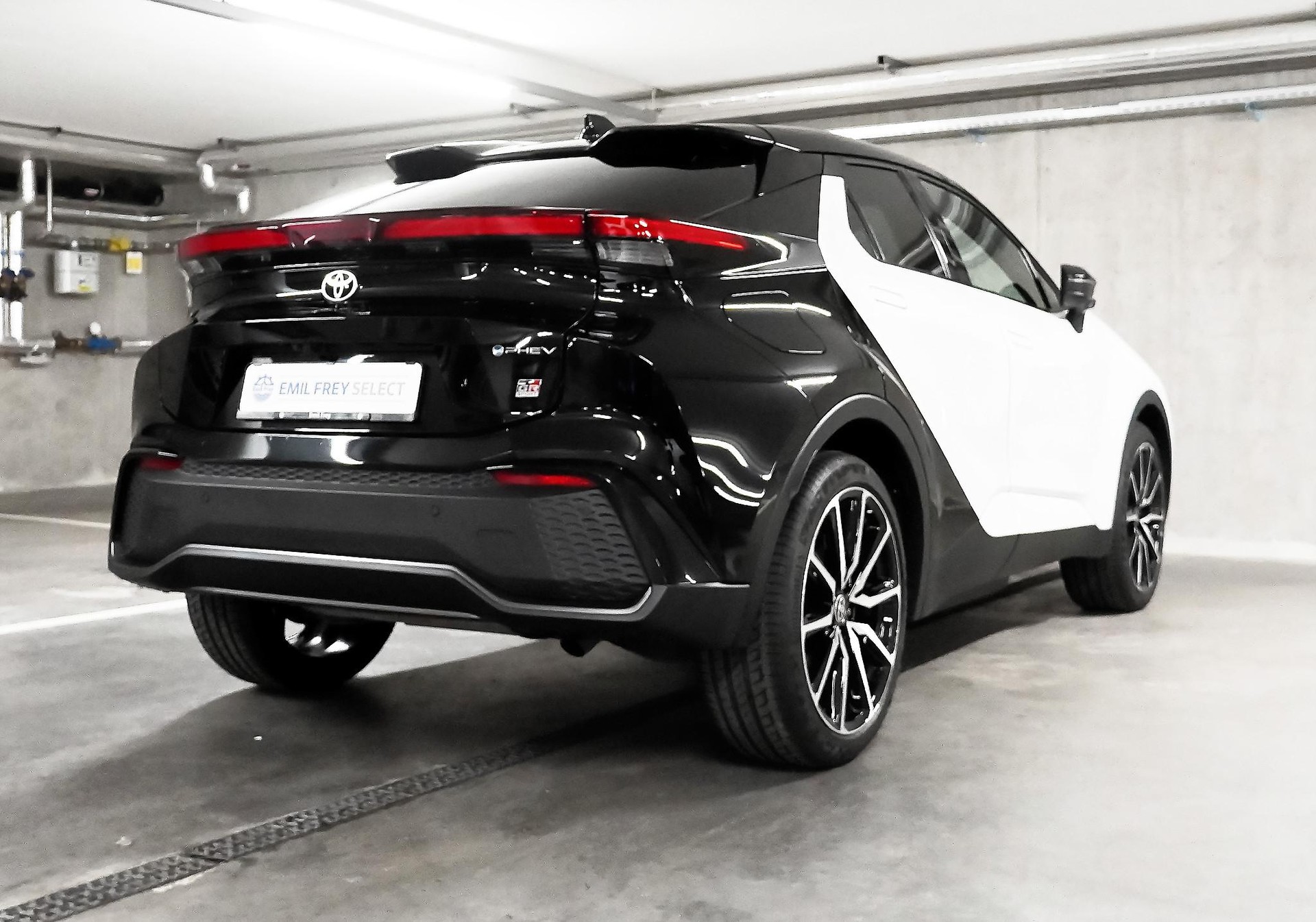 TOYOTA C-HR 2.0 PHEV GR Sport Premiere-image-29