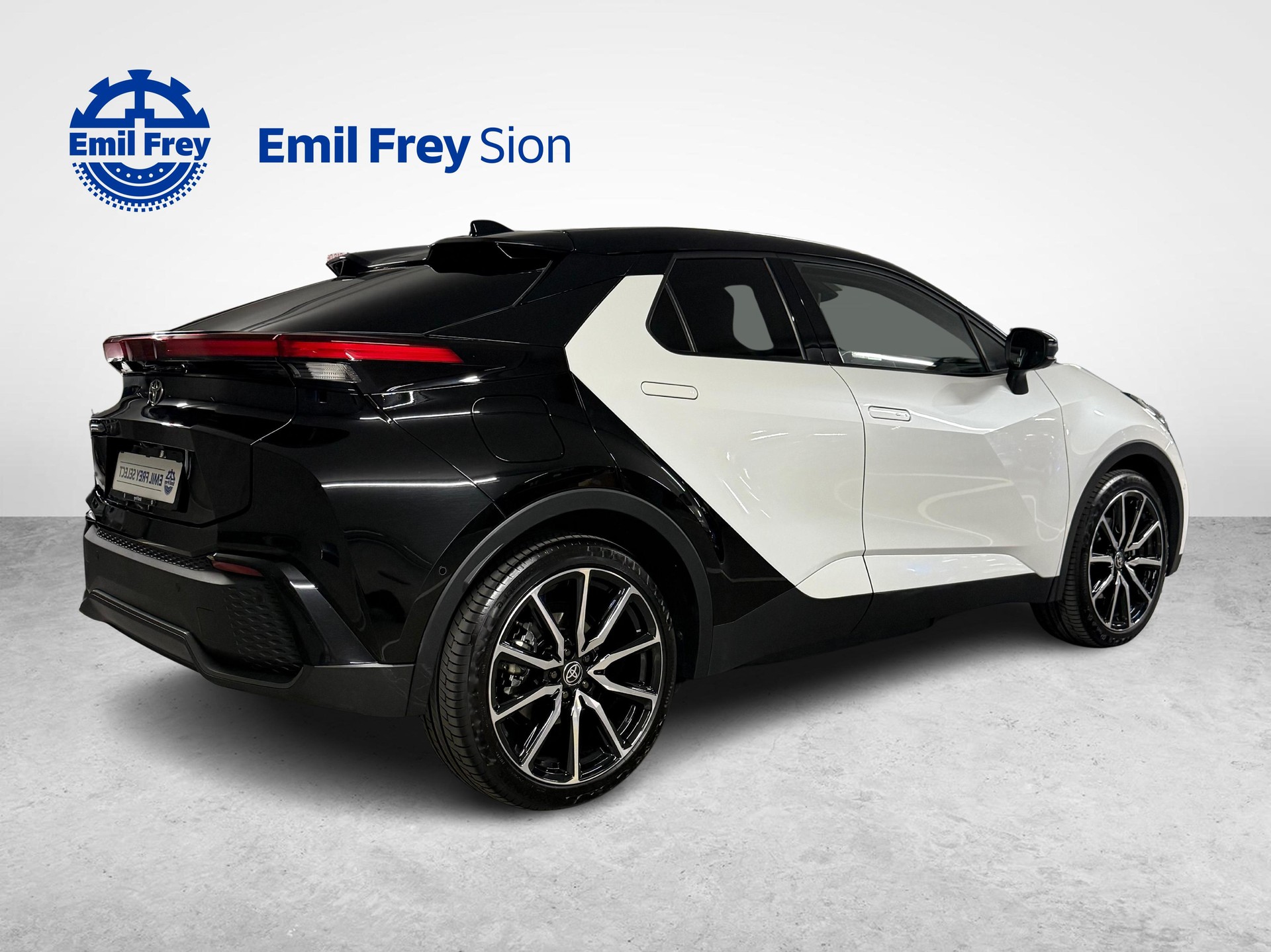 TOYOTA C-HR 2.0 PHEV GR Sport Premiere-image-4