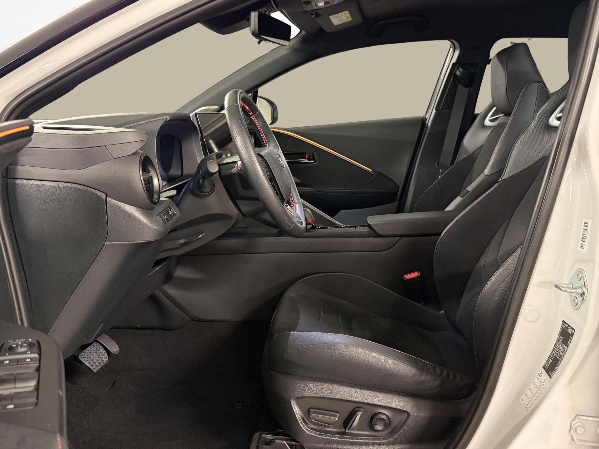 TOYOTA C-HR 2.0 PHEV GR Sport Premiere-image-9