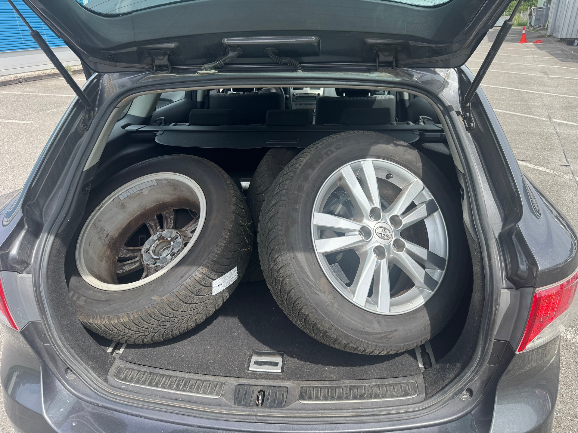 TOYOTA Avensis Sportswagon 2.0 Linea Luna-image-6