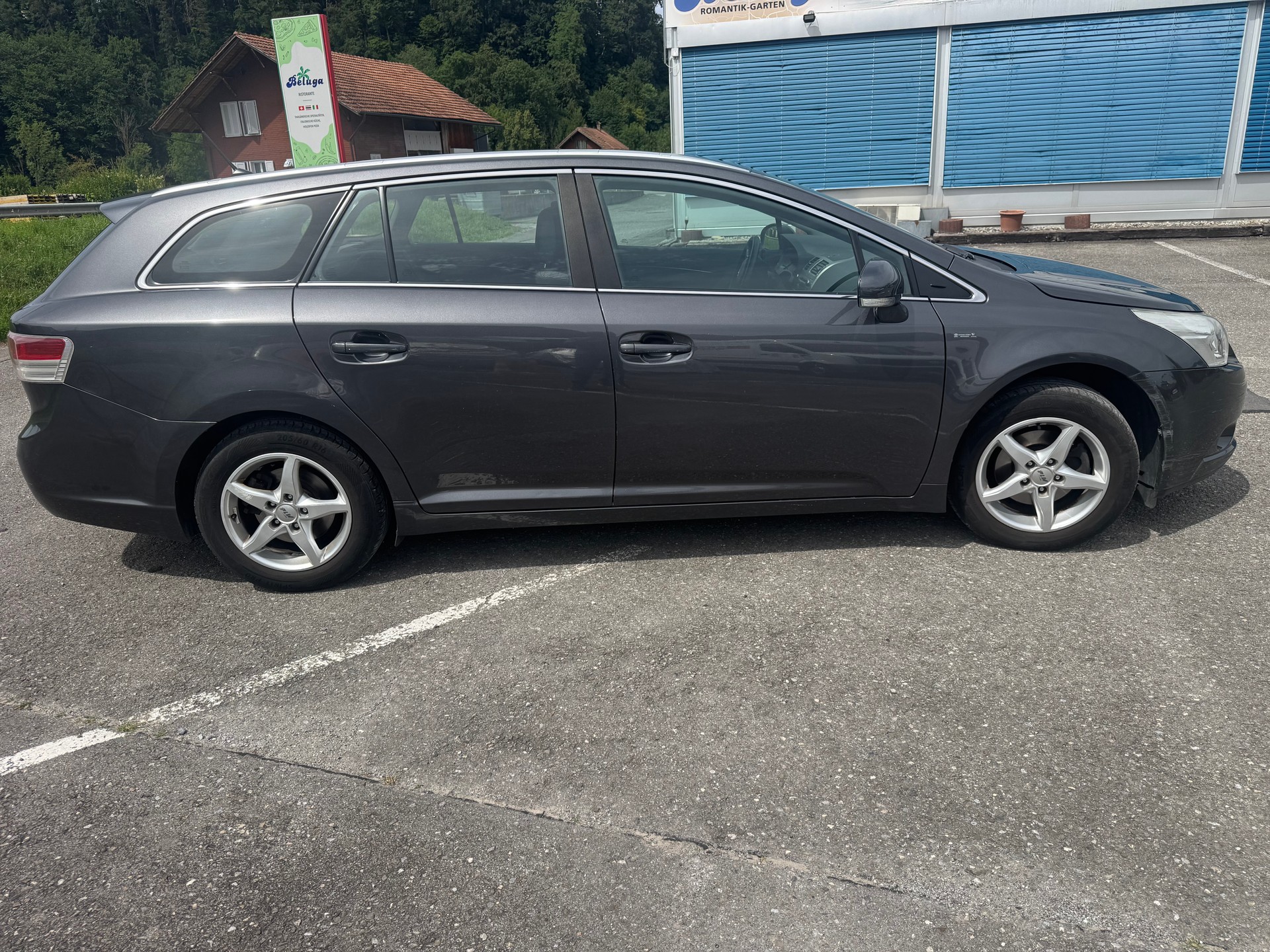 TOYOTA Avensis Sportswagon 2.0 Linea Luna-image-5