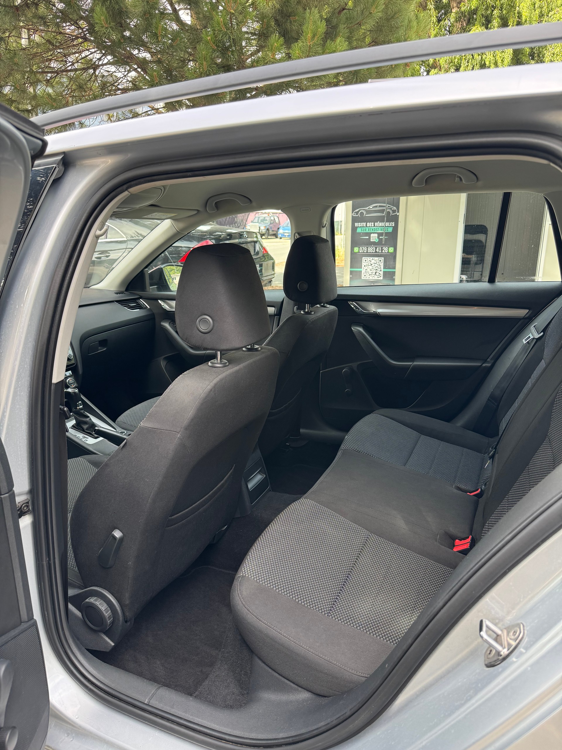 SKODA Octavia Combi 1.6 TDI Ambition DSG-image-4