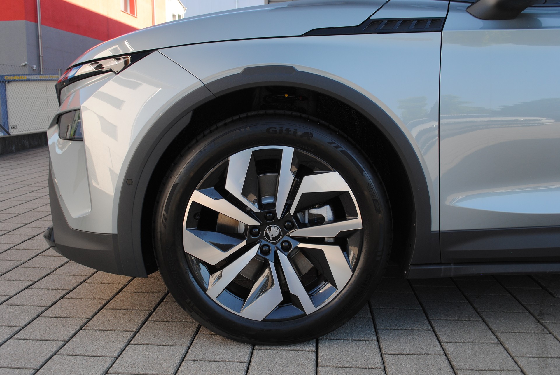 SKODA Elroq 85 Sportline-image-8