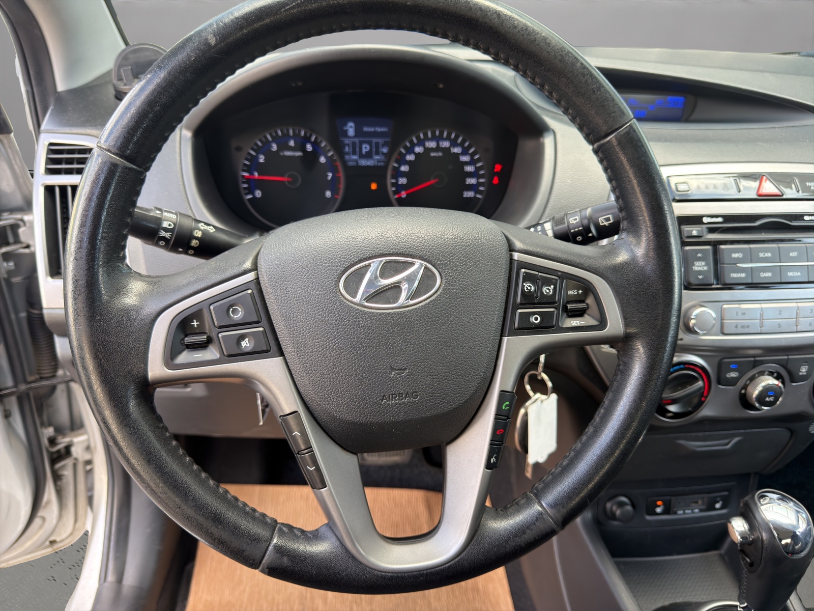 HYUNDAI i20 1.4 Premium Automatic-image-9