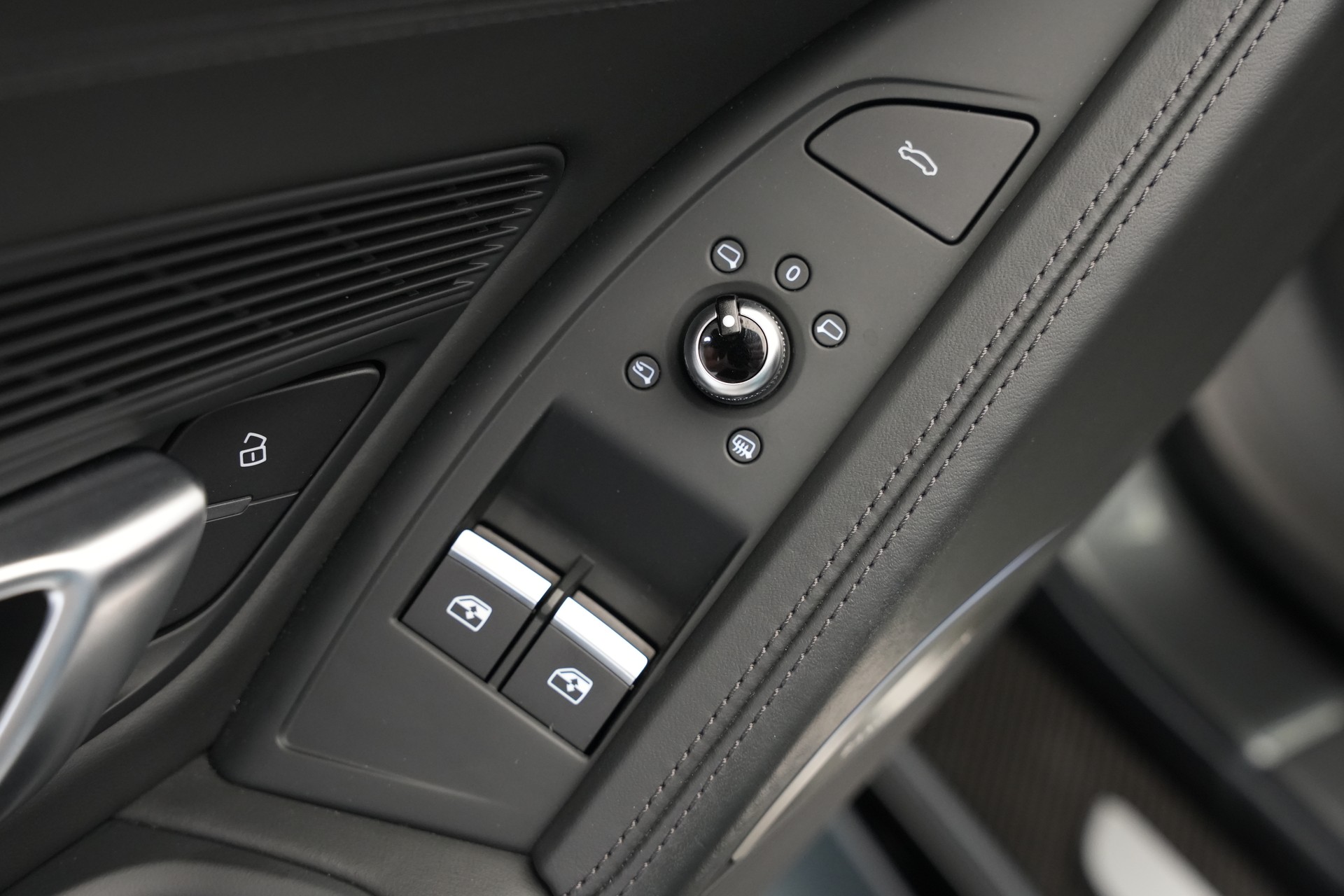 AUDI R8 Spyder performance S-Tronic *Carbon* *B&O*-image-18