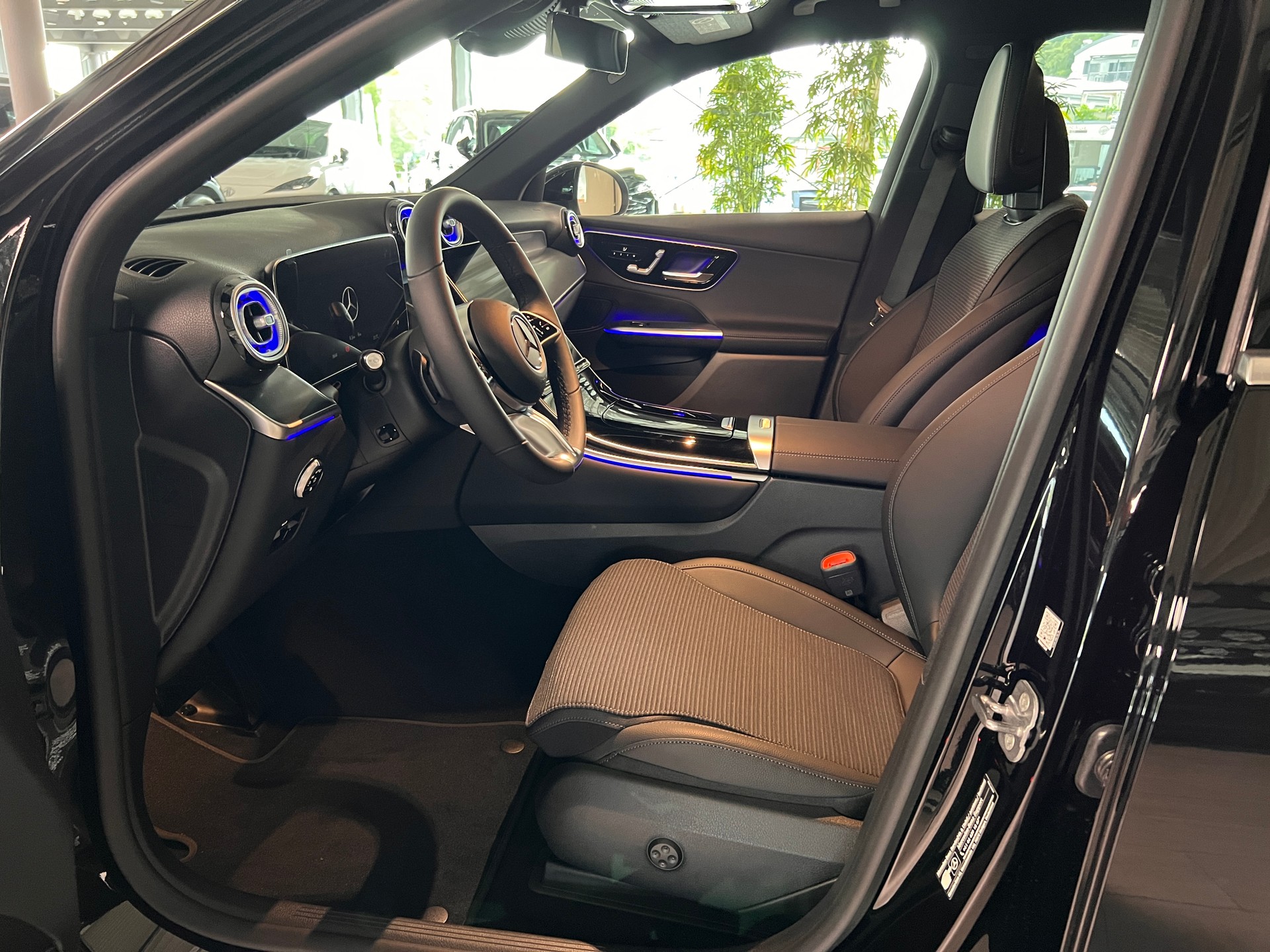 MERCEDES-BENZ GLC 300 e 4Matic EQ Star 9G-Tronic-image-9