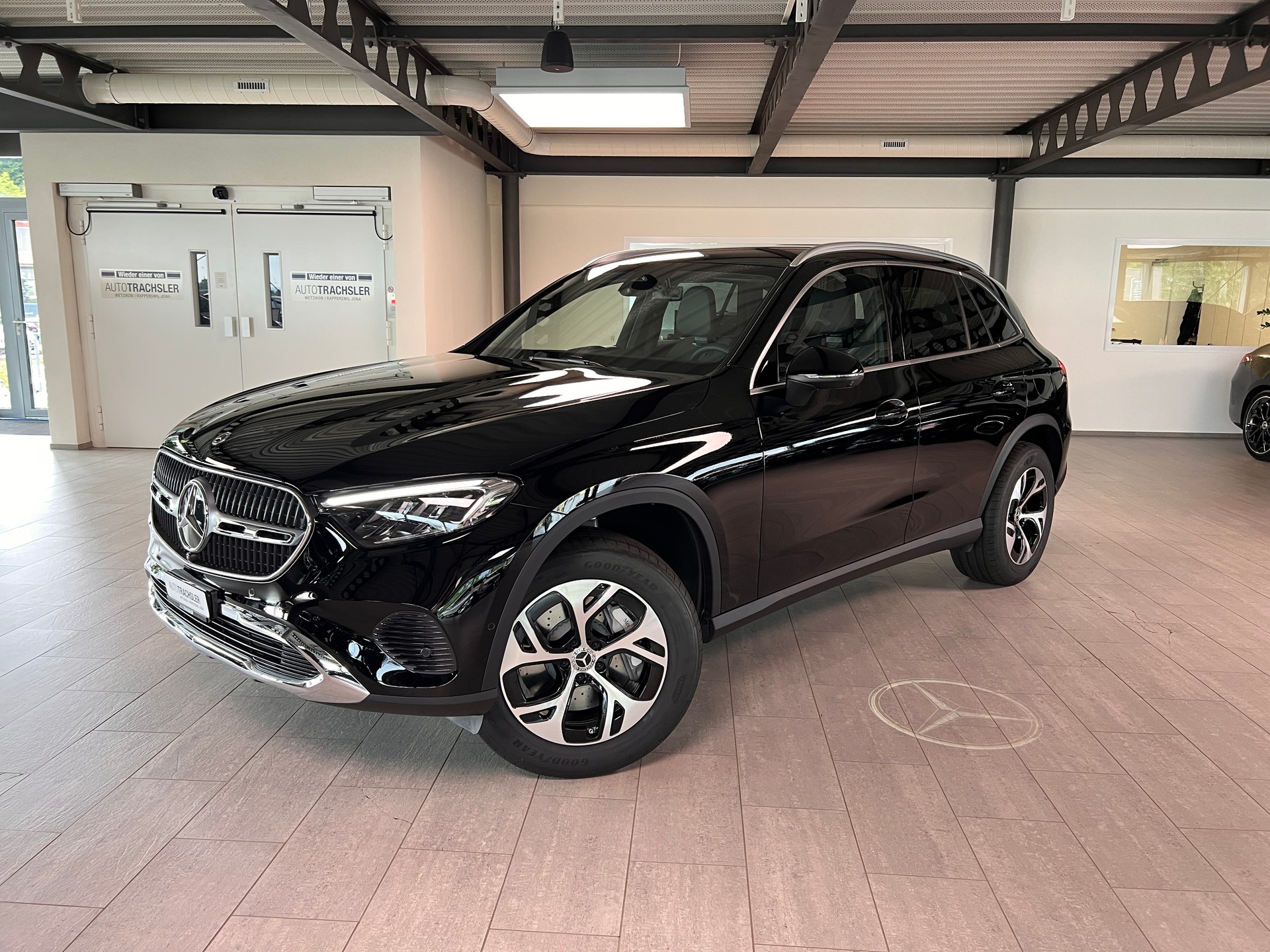 MERCEDES-BENZ GLC 300 e 4Matic EQ Star 9G-Tronic-image-0