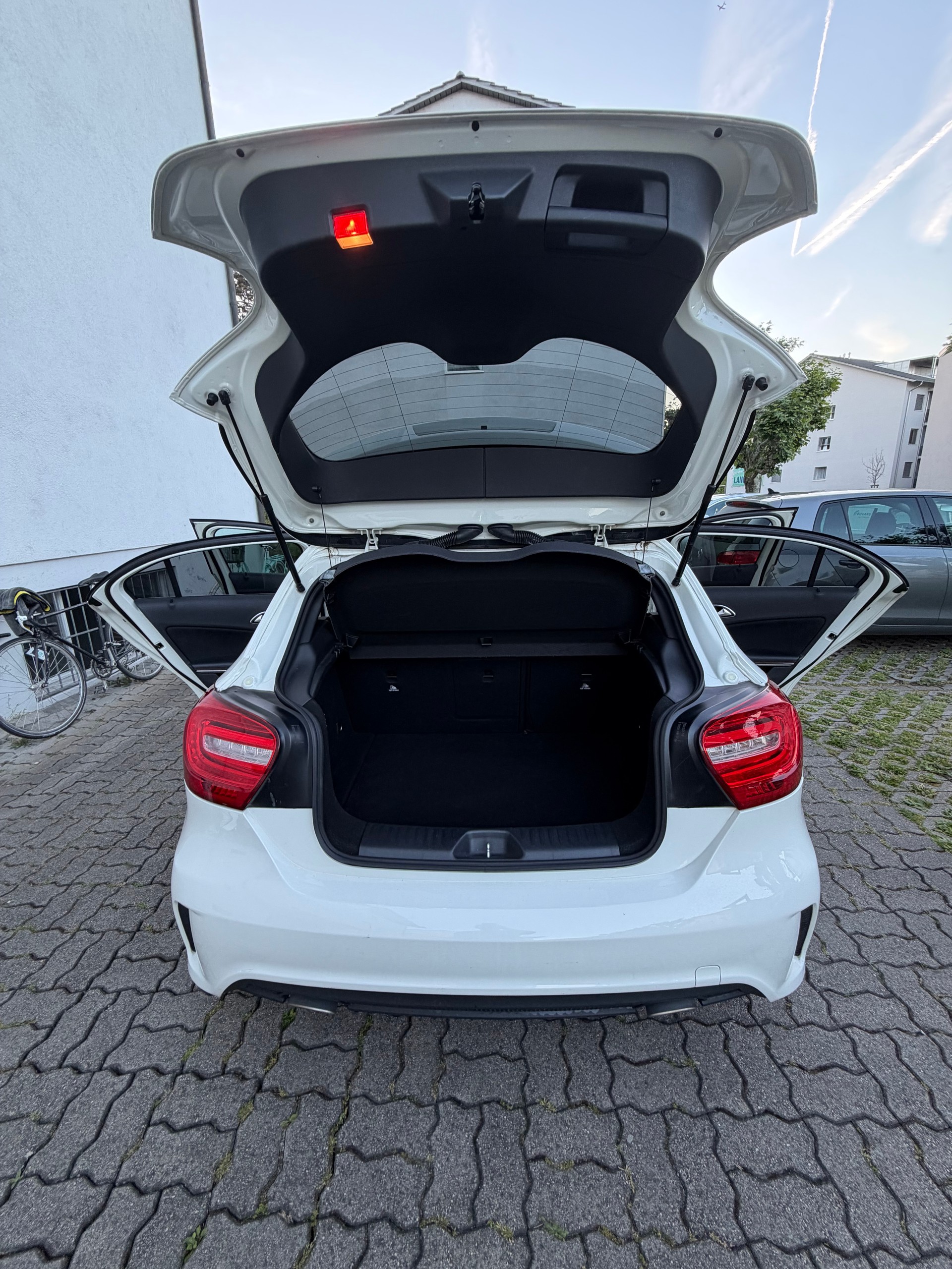 MERCEDES-BENZ A 180 AMG Line-image-5