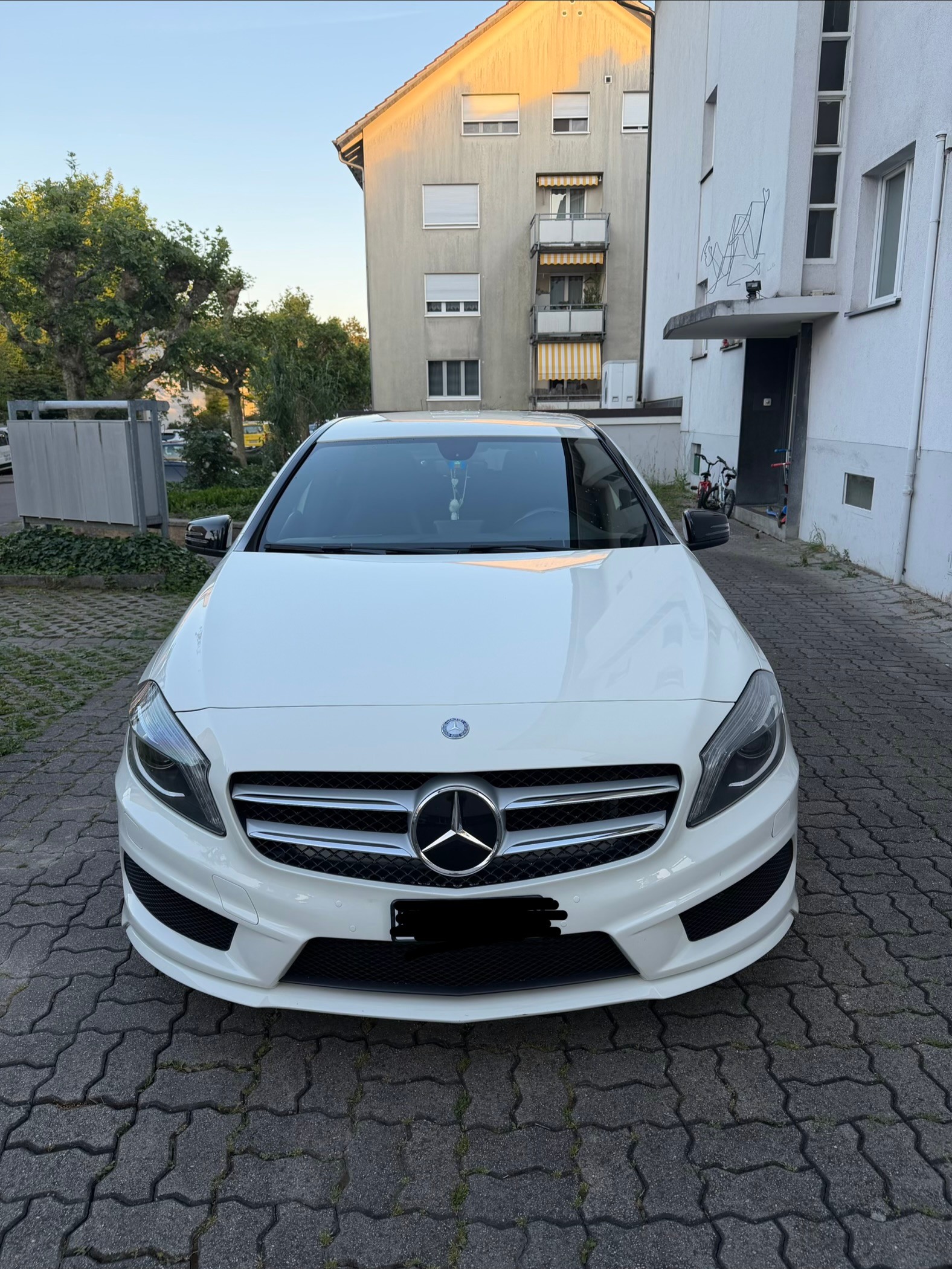 MERCEDES-BENZ A 180 AMG Line-image-0
