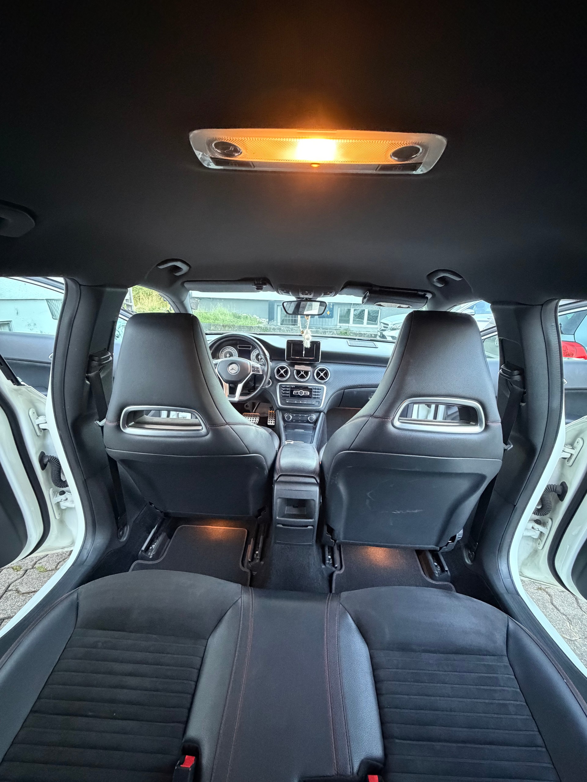 MERCEDES-BENZ A 180 AMG Line-image-1