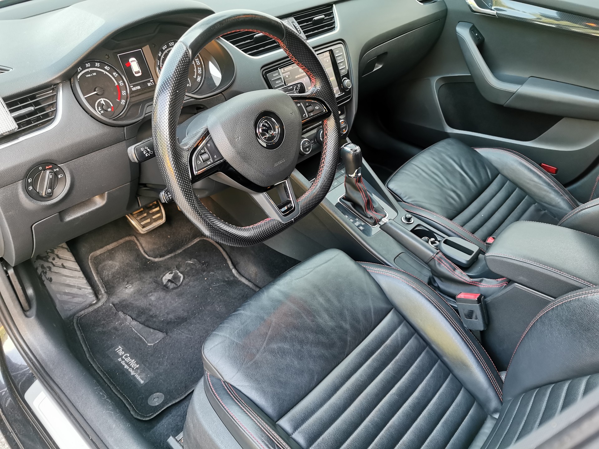 SKODA Octavia Combi 2.0 TDI RS 4x4 DSG-image-10
