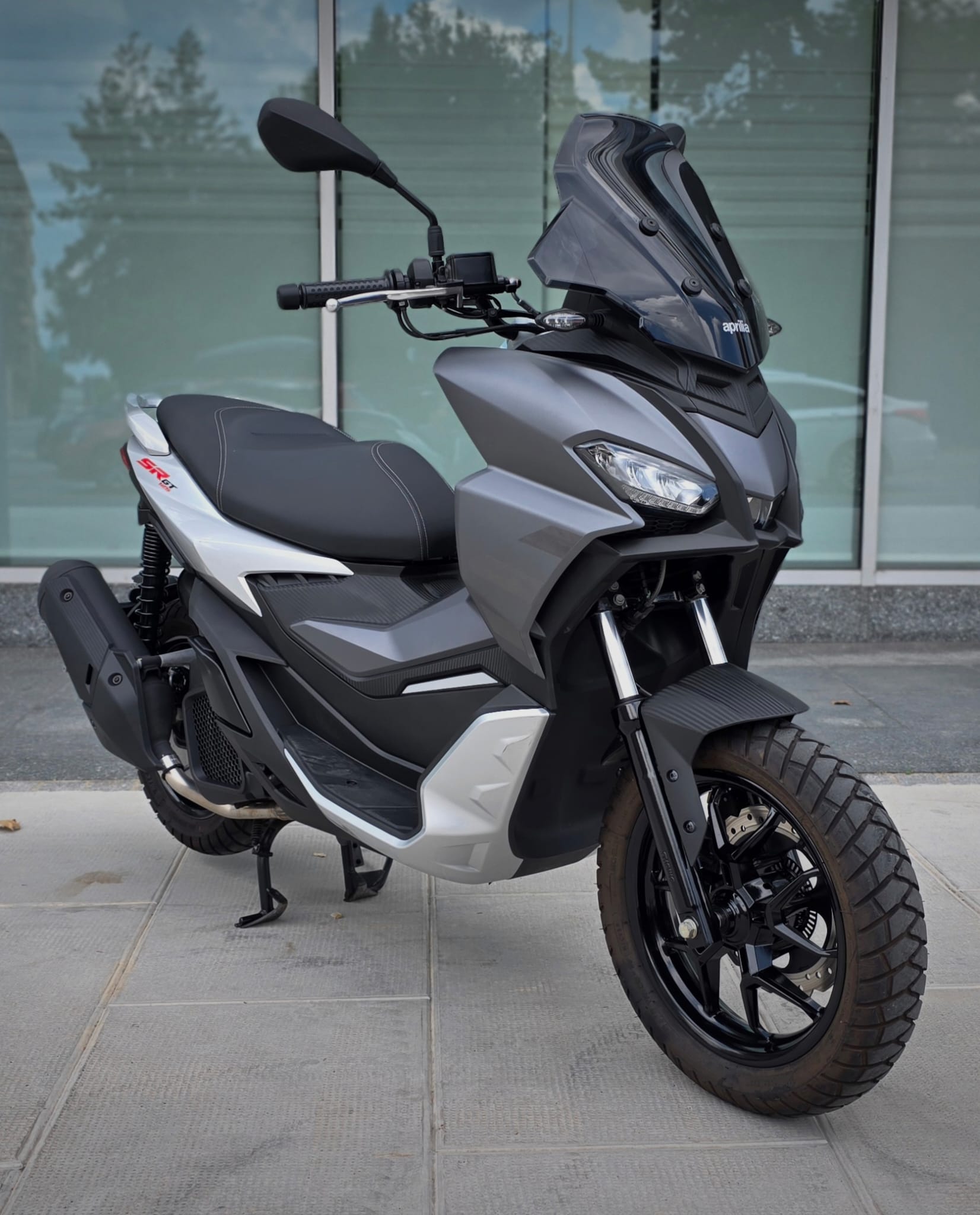 APRILIA SR 125 GT ABS-showroom-element-1