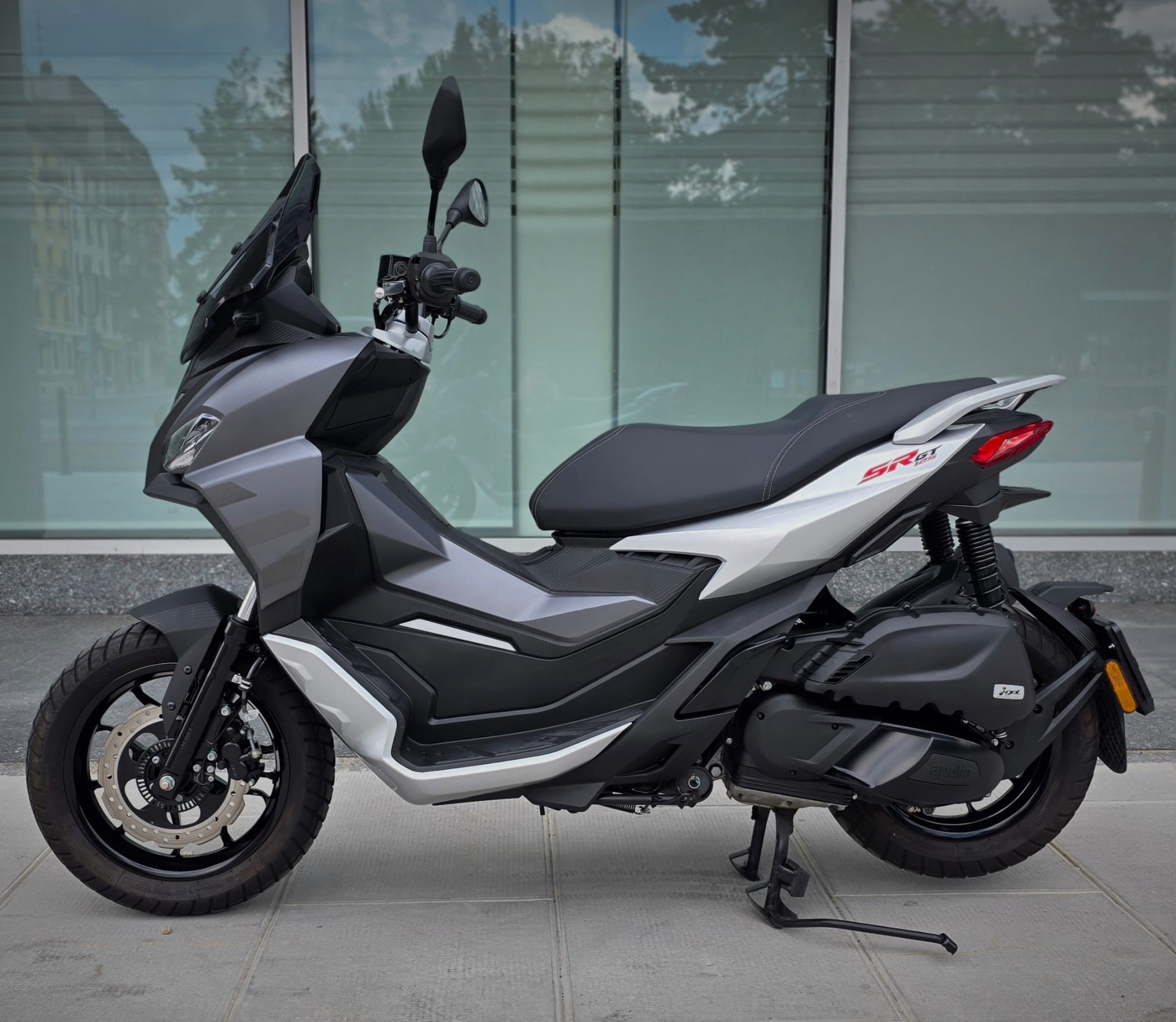 APRILIA SR 125 GT ABS-showroom-element-3