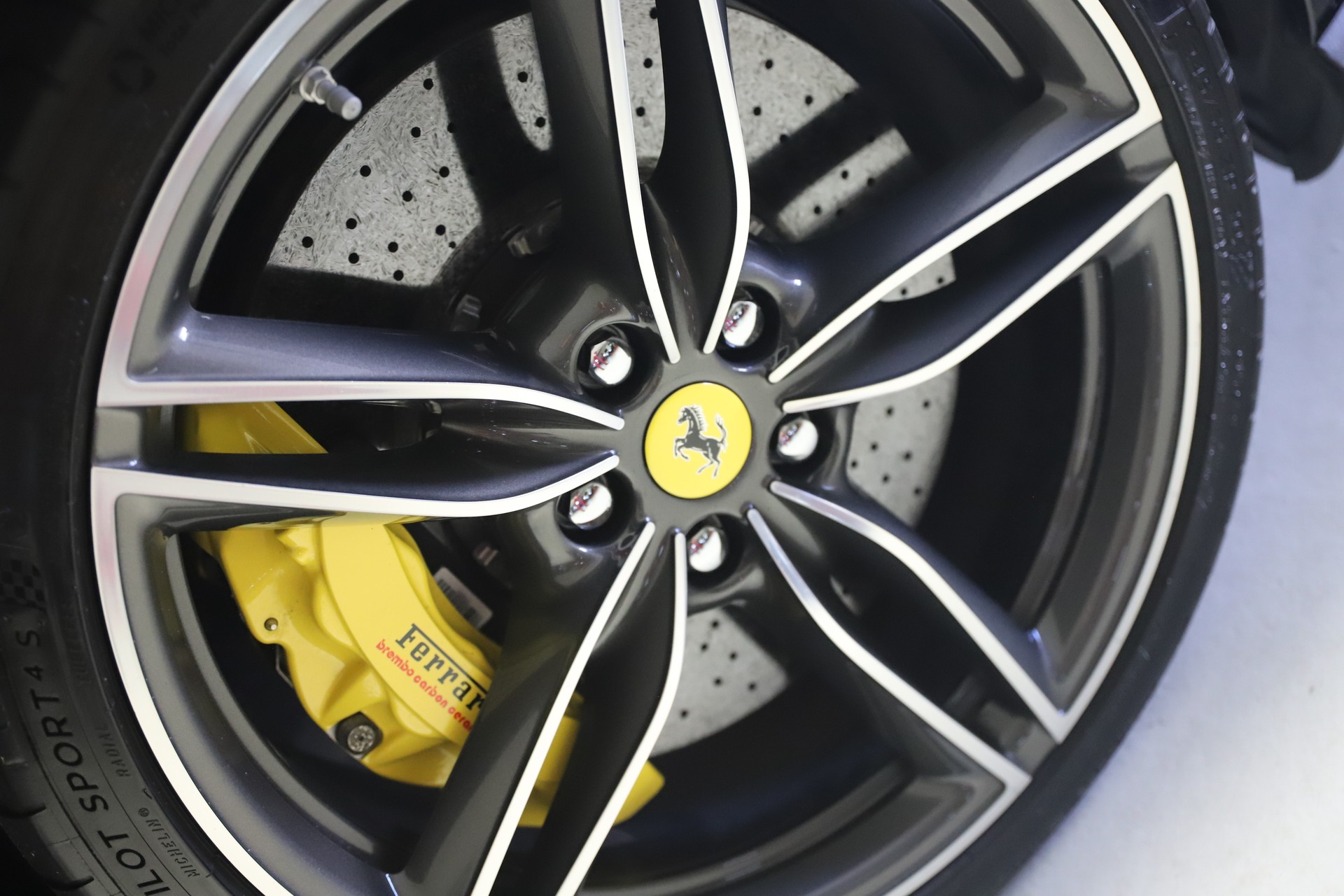 FERRARI Roma 3.9 V8 T-image-6