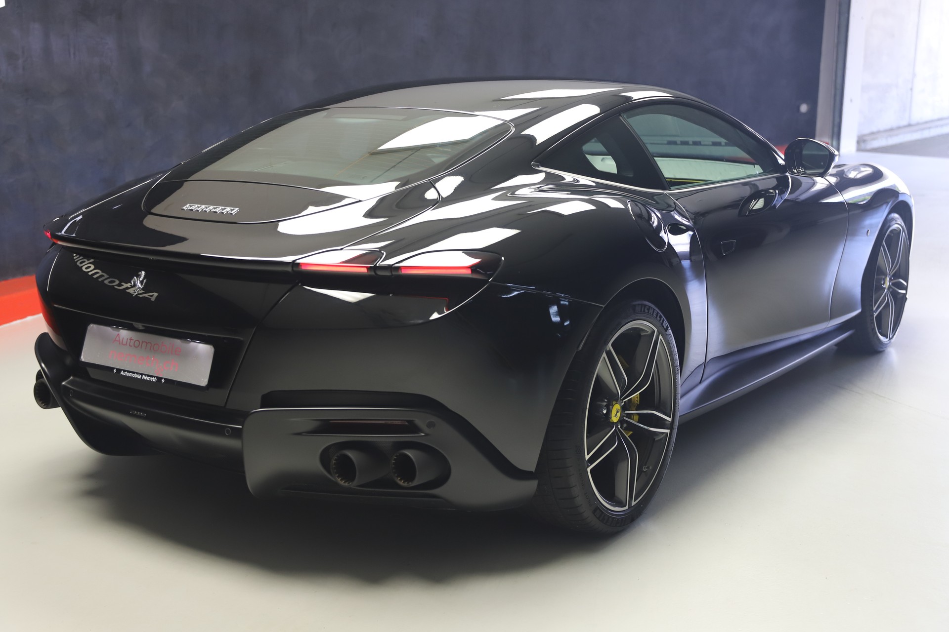 FERRARI Roma 3.9 V8 T-showroom-element-2