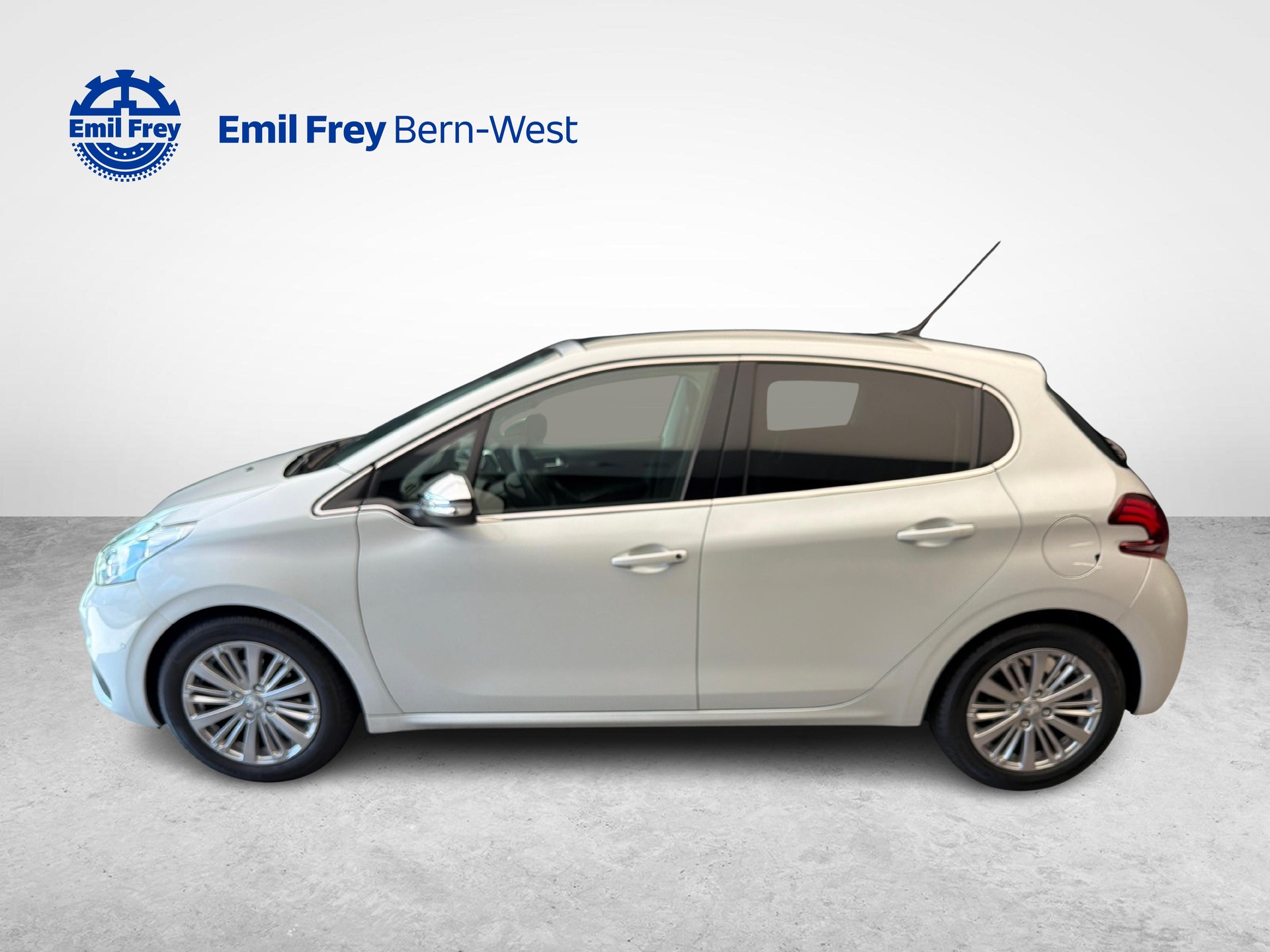 PEUGEOT 208 1.2 PureTech Allure S/S-image-1