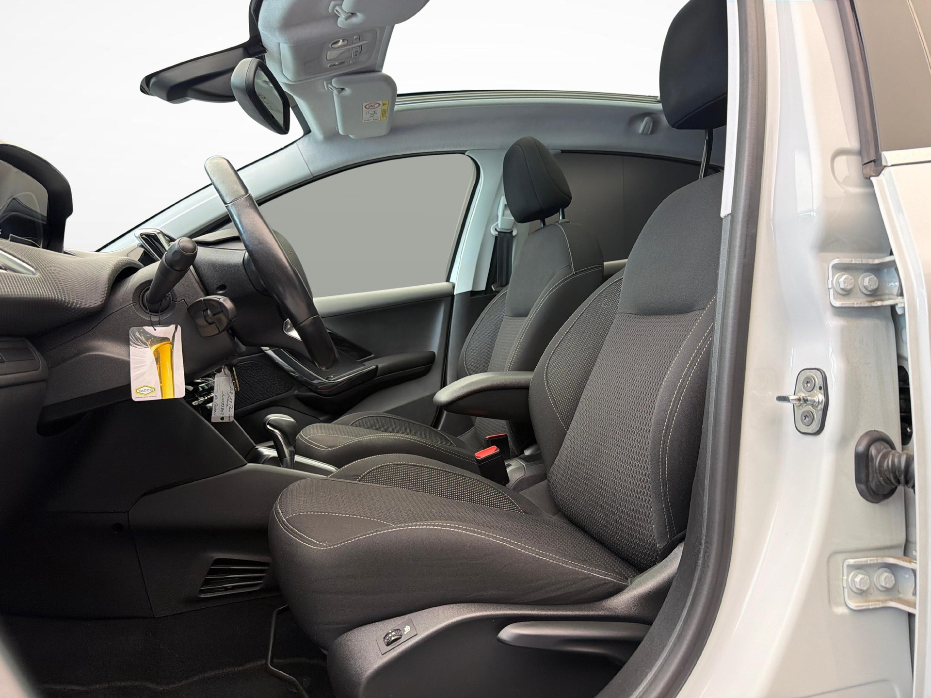 PEUGEOT 208 1.2 PureTech Allure S/S-image-9