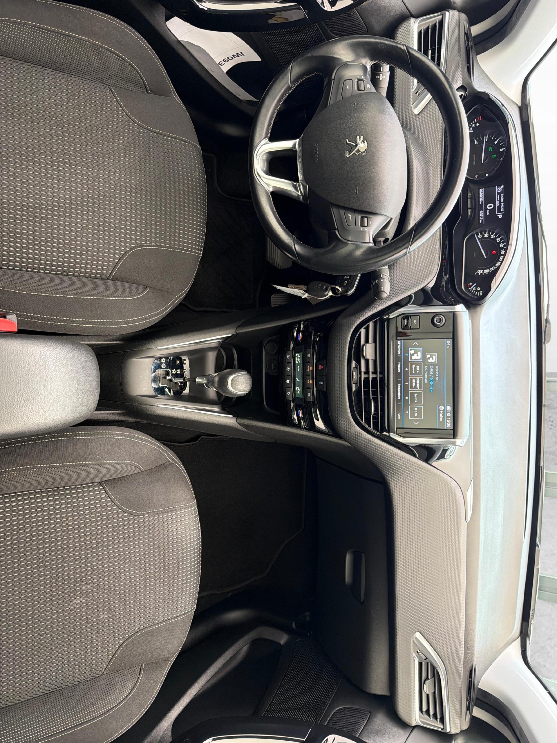 PEUGEOT 208 1.2 PureTech Allure S/S-image-8